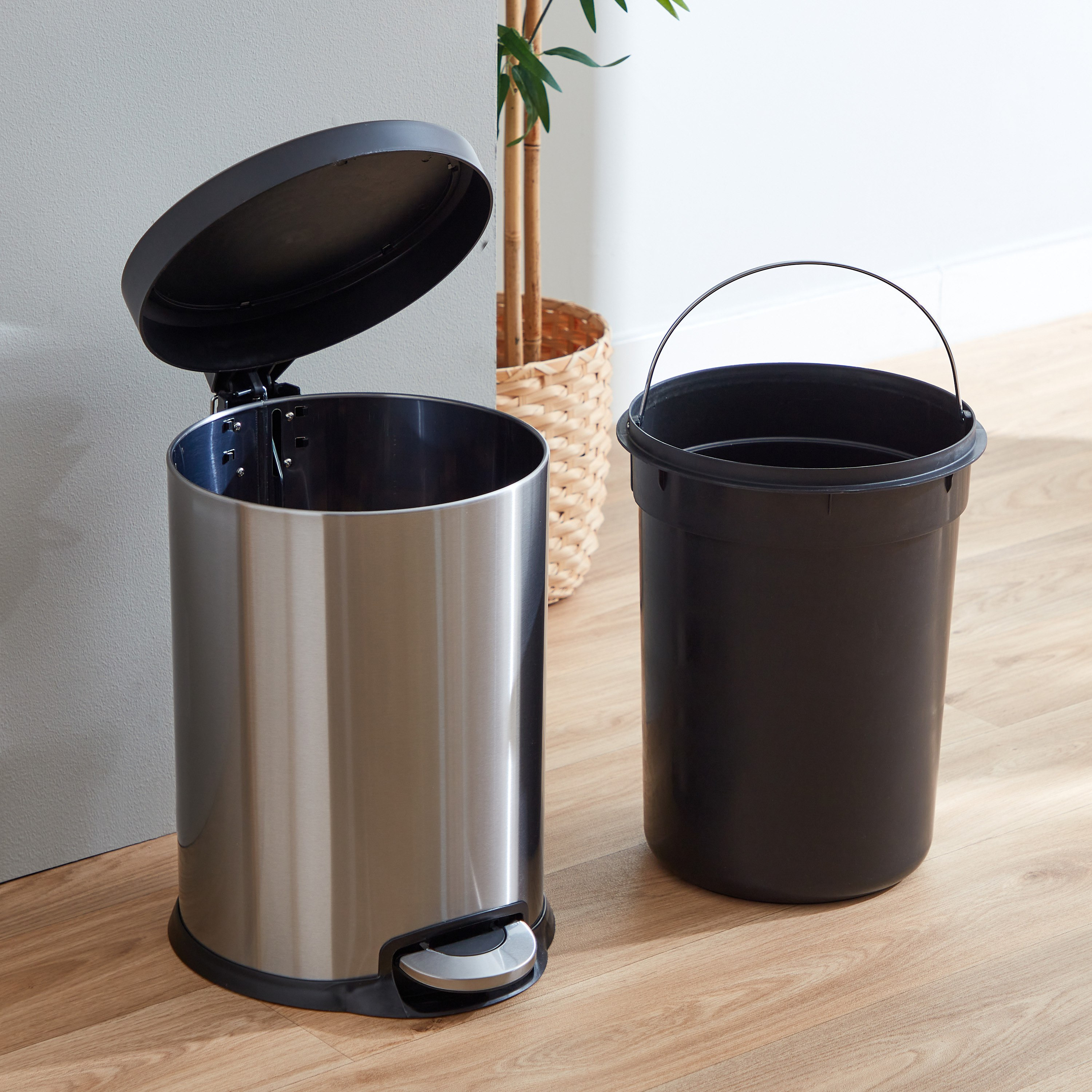 سلّة نفايات ستانلس ستيل بدواسة من نيو - 20 لتر-hbxhomeware-hbxbathroom-image-3