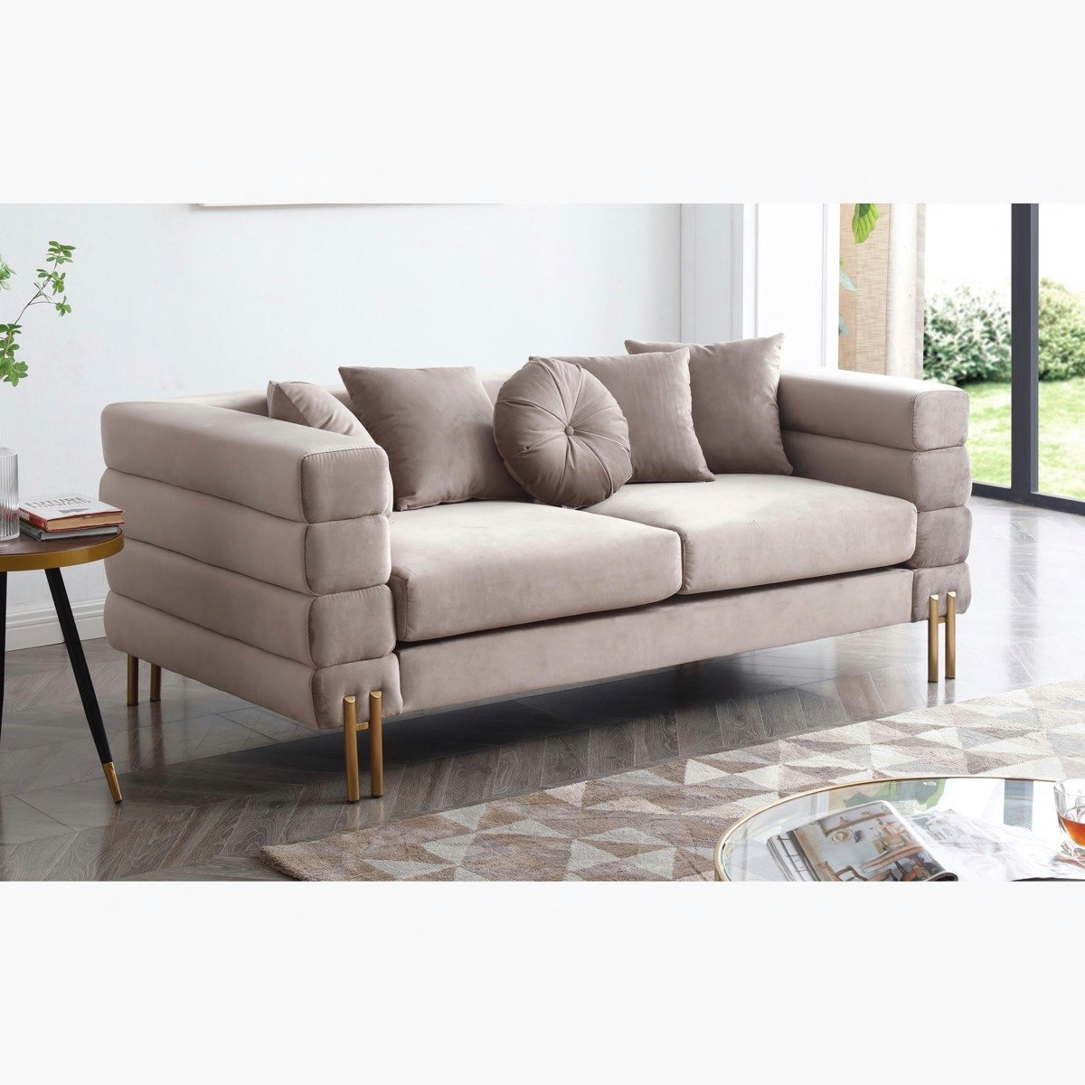 كنبة مخملية مقعدين مع 5 وسائد من جوديث-hbxlivingroom-sofasandarmchairs-sofas-image-1