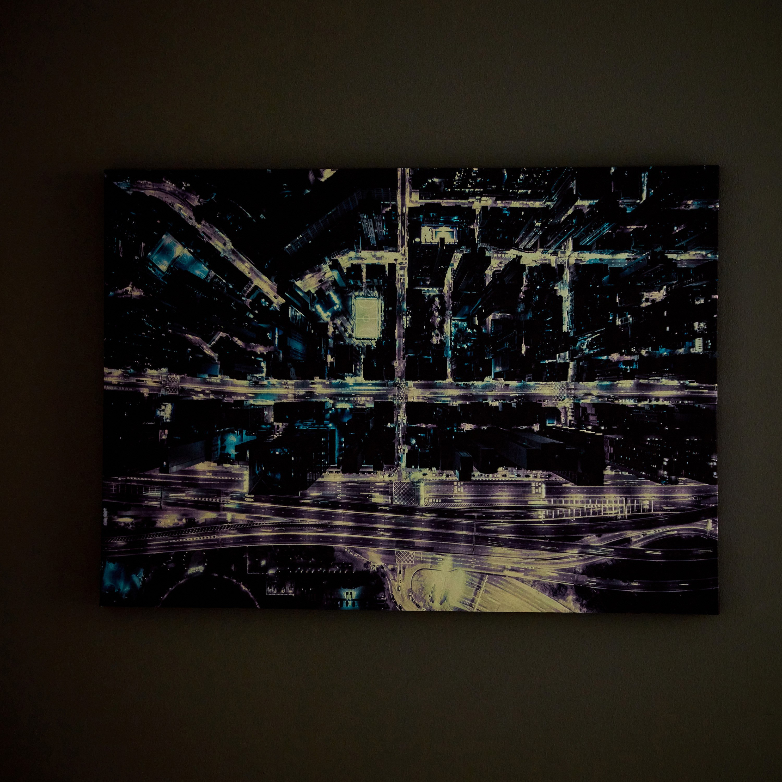 لوحة حائط كانفاس مؤطرة من راديوم - 50x70x1.8 سم-hbxhomeware-hbxkidsandyouth-image-2