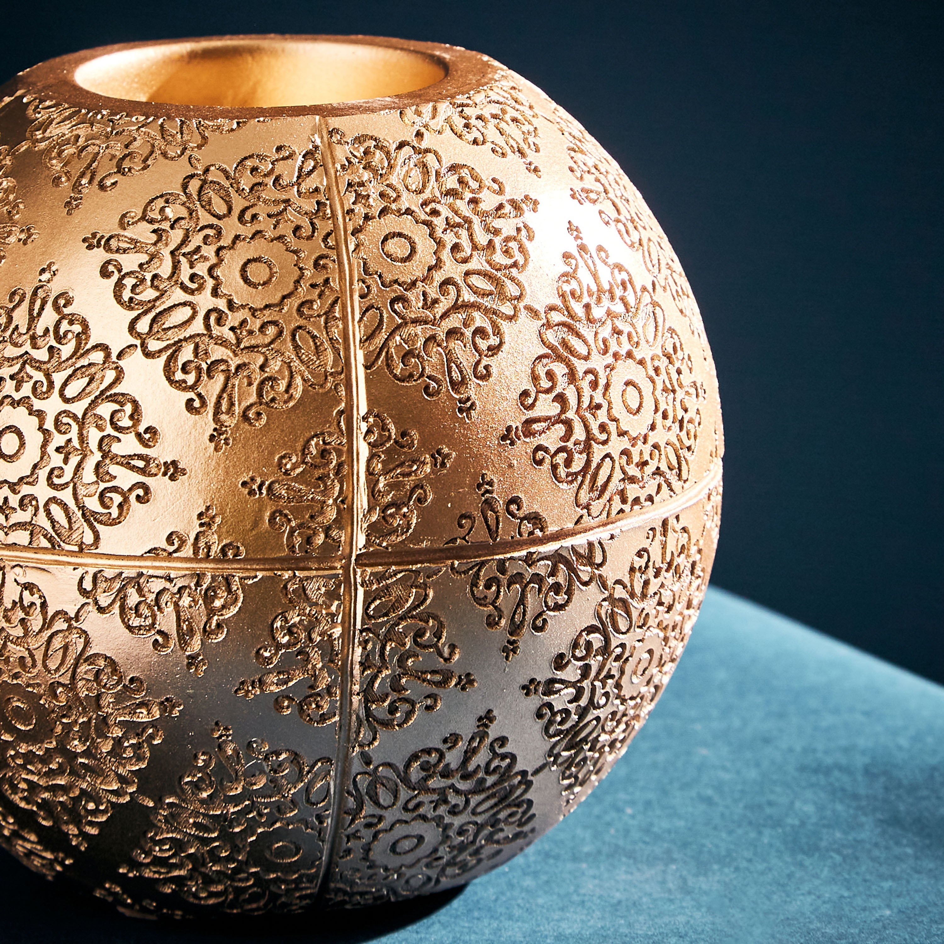 حامل شموع صغيرة بولي ريزين بنقوش زهرية من صقلية - 12x12x12 سم-hbxlivingroom-decorandaccessories-candleholders-image-3