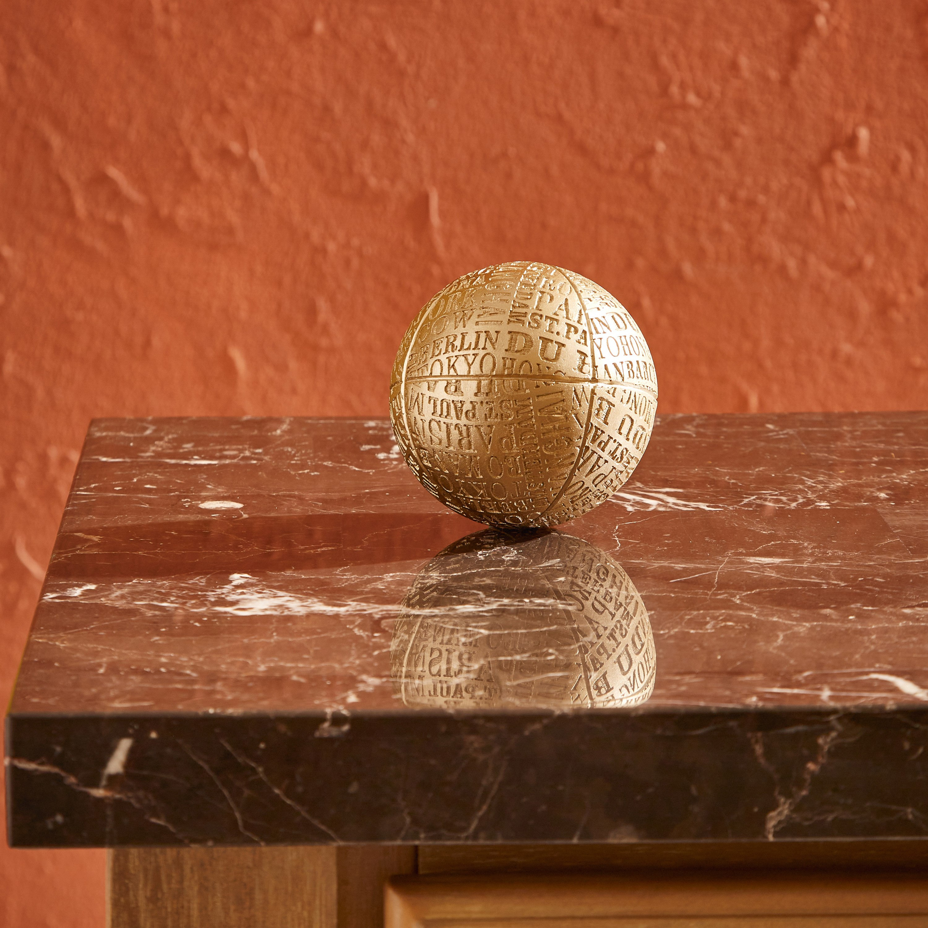 كرة ديكور بولي ريزين بنقوش من صقلية - 8 سم-hbxhomeware-homedecor-figurinesandornaments-image-1