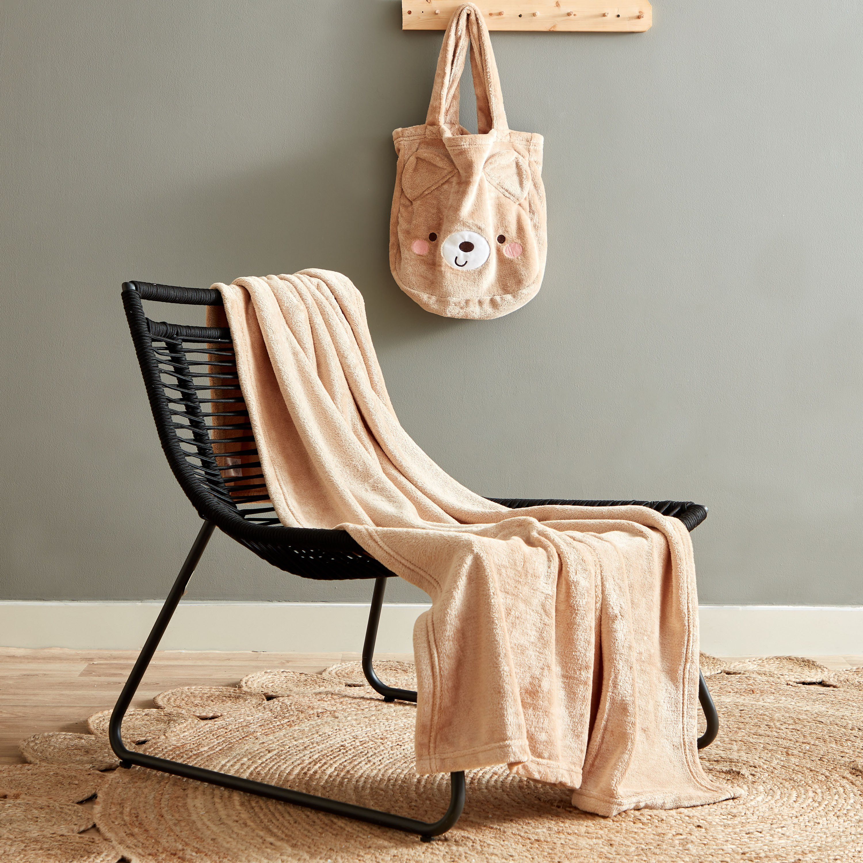 بطانية بتزيينات أذن مع شنطة فلانيل رقيقة من فينيكس - 100x170 سم-hbxhomeware-hbxkidsandyouth-image-1