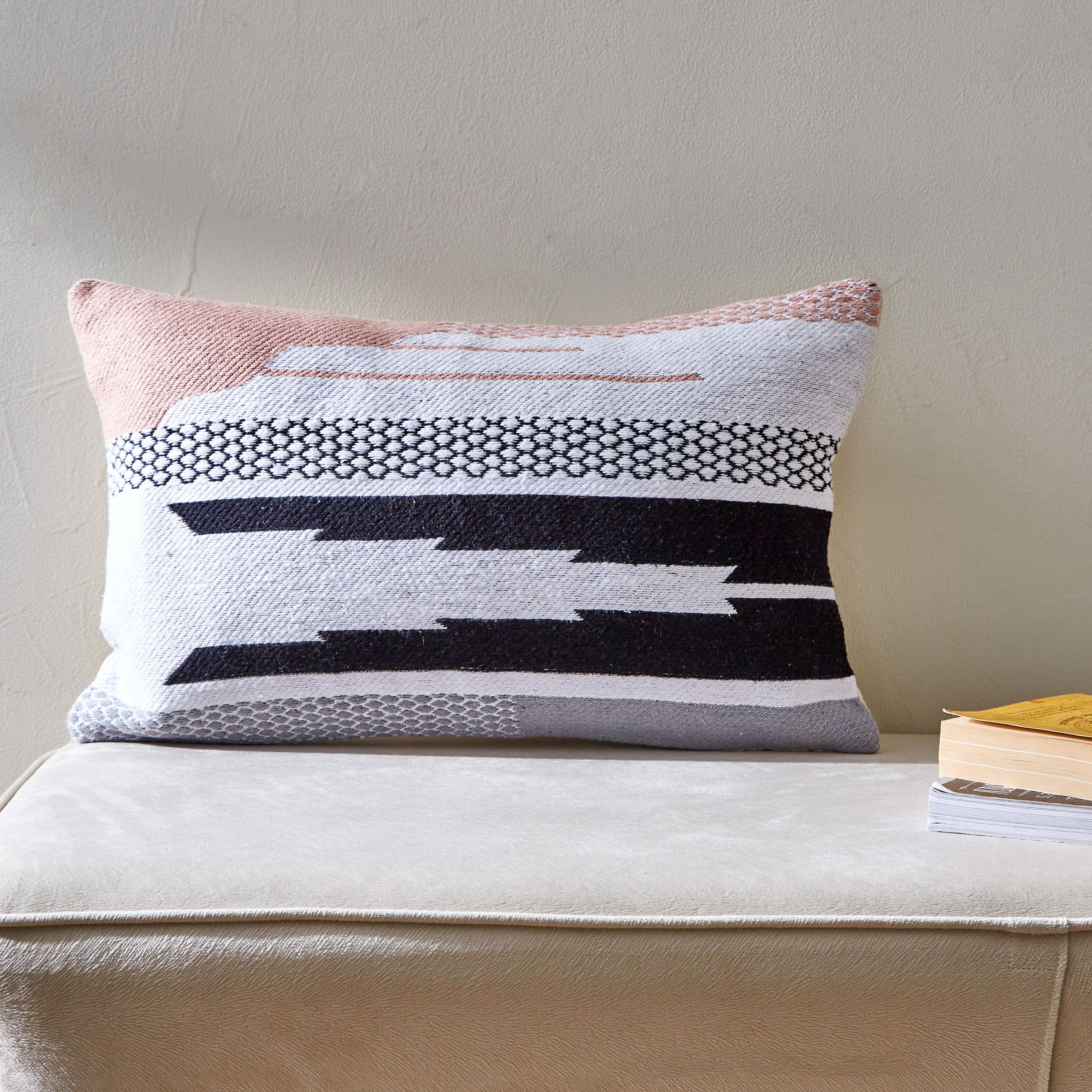 وسادة محشوة جاكارد من دوريس - 30x50 سم-hbxlivingroom-furnishings-cushionsandcovers-filledcushions-image-1