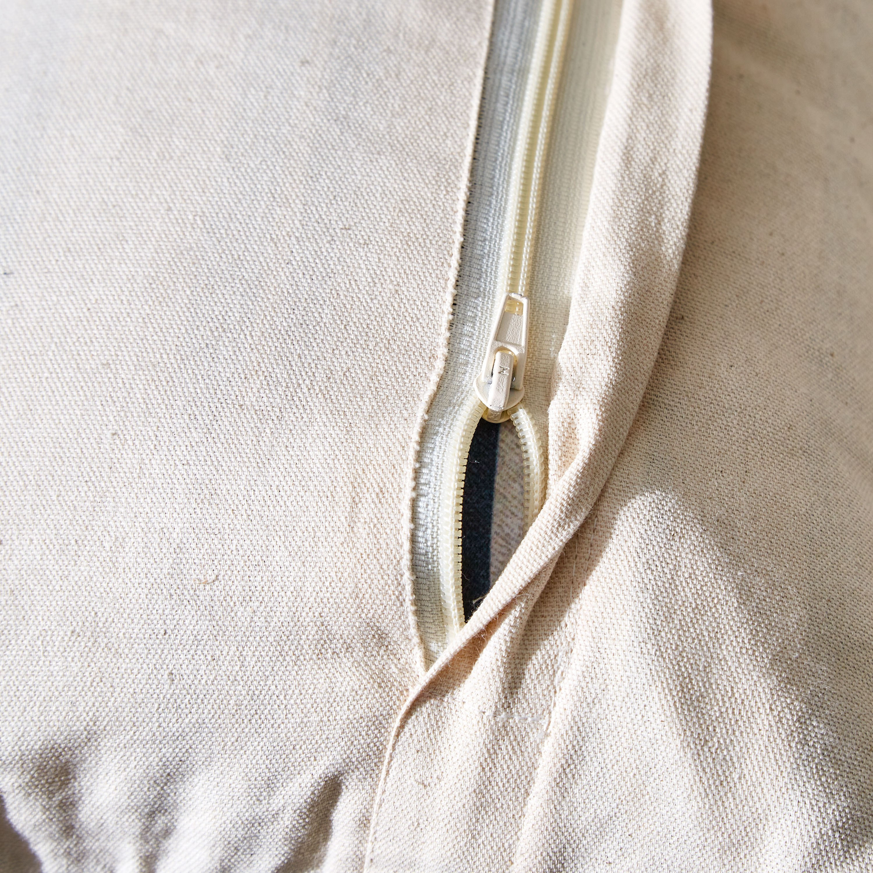 وسادة محشوة جاكارد من دوريس - 30x50 سم-hbxlivingroom-furnishings-cushionsandcovers-filledcushions-image-3