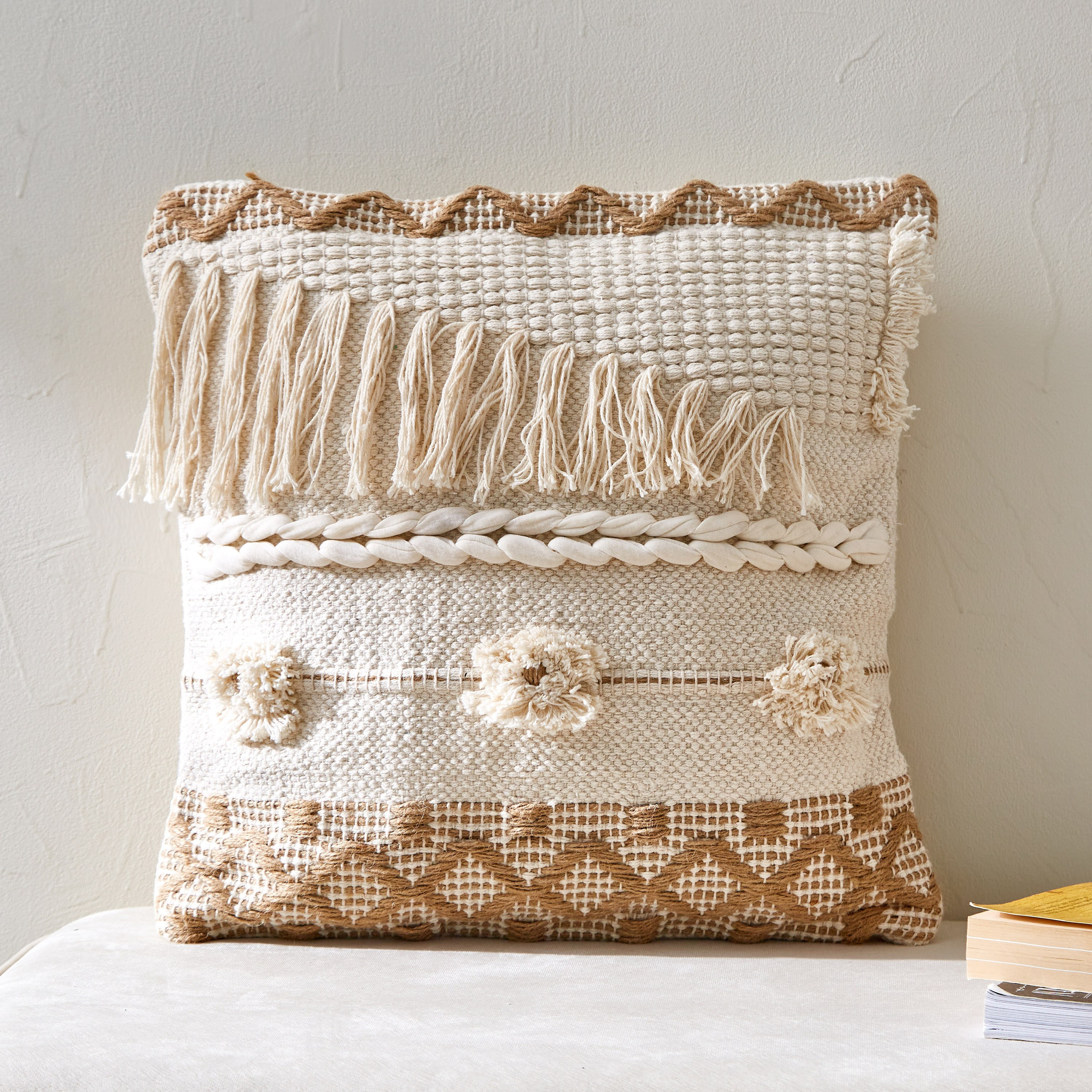 وسادة محشوة مصنوعة يدويا من الجوت والقطن من ناتورا نواه - 45x45 سم-hbxlivingroom-furnishings-cushionsandcovers-filledcushions-image-1