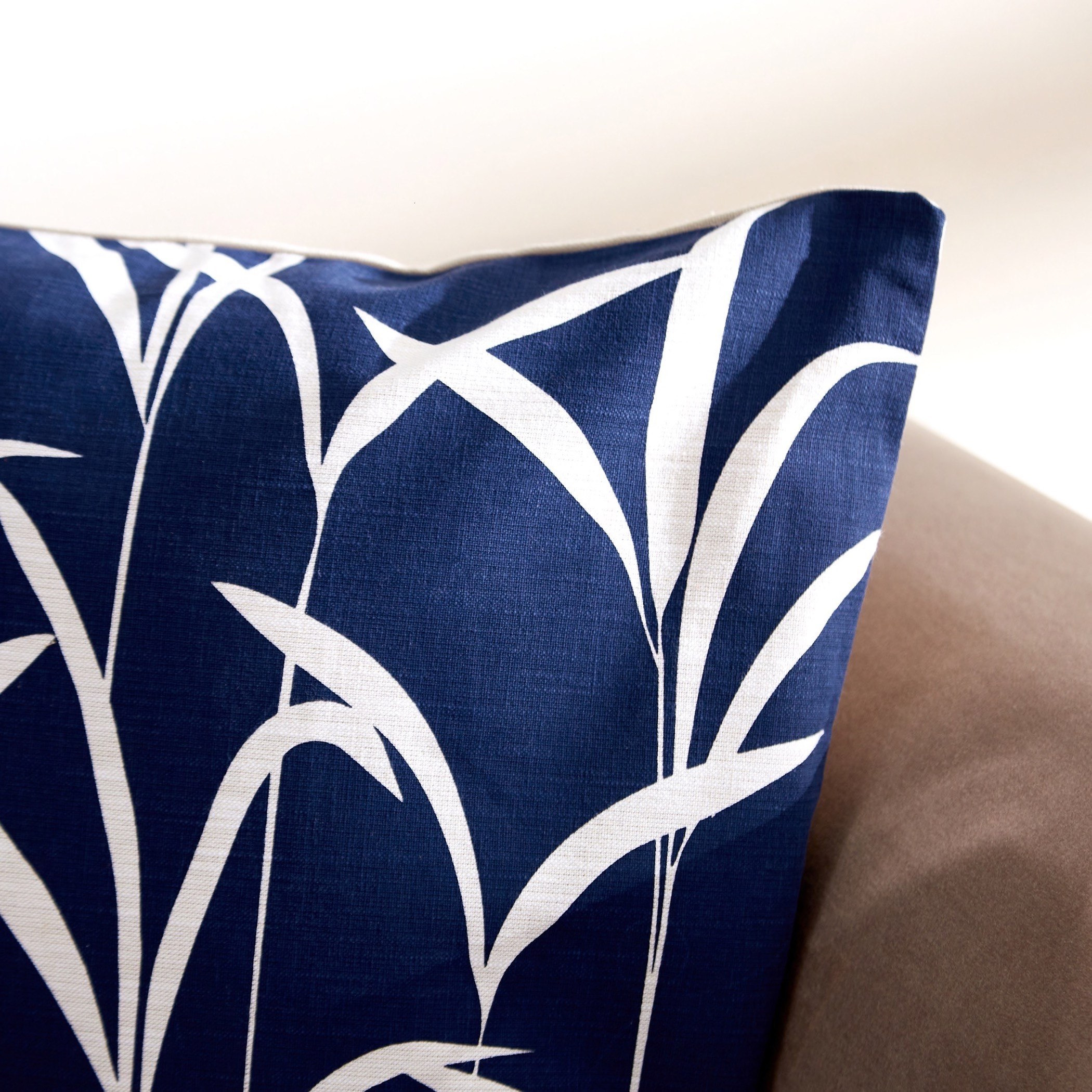 غطاء وسادة قطن بطبعات من ألفي - 50×50 سم-hbxhomeware-cushionsandcovers-cushioncovers-image-2