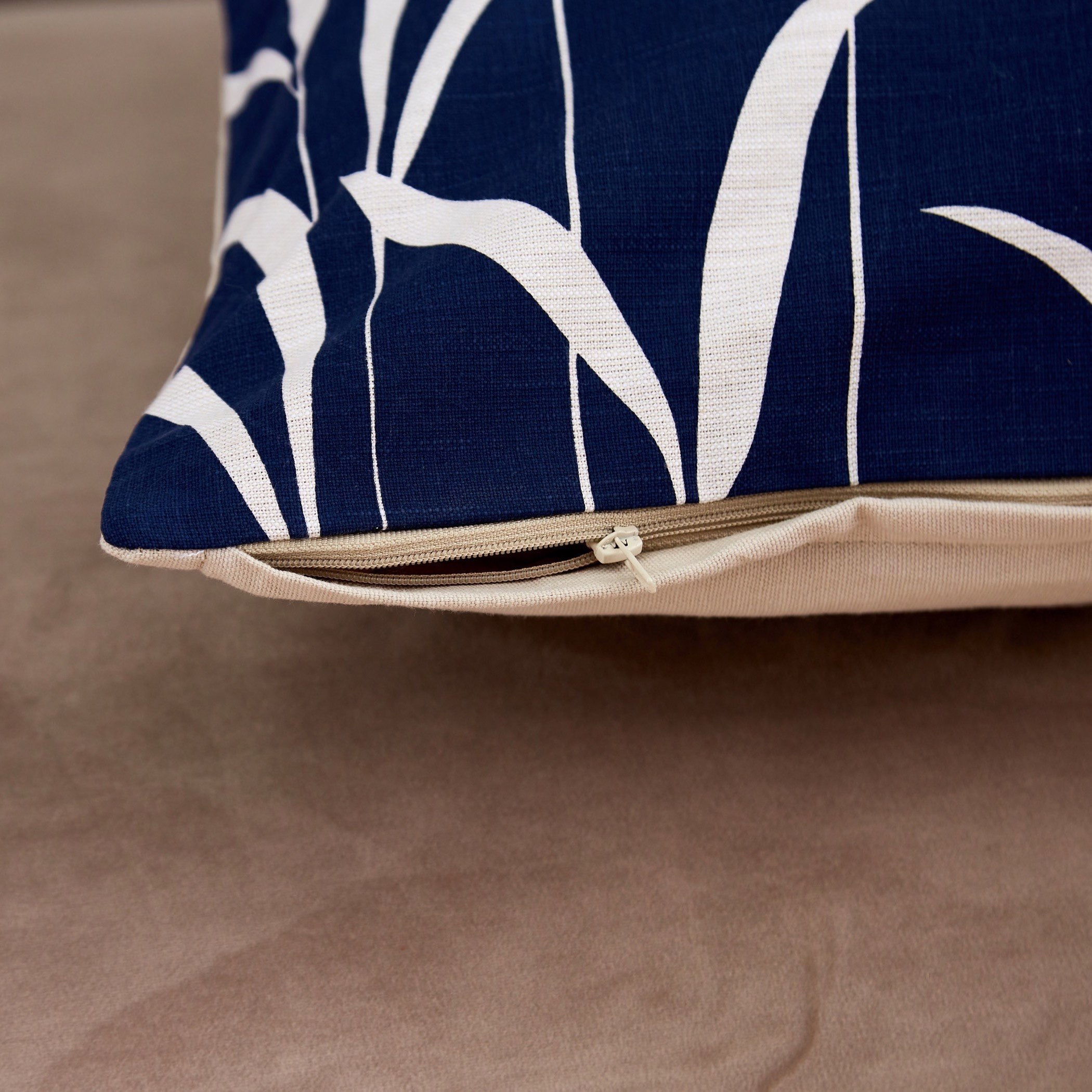 غطاء وسادة قطن بطبعات من ألفي - 50×50 سم-hbxhomeware-cushionsandcovers-cushioncovers-image-3
