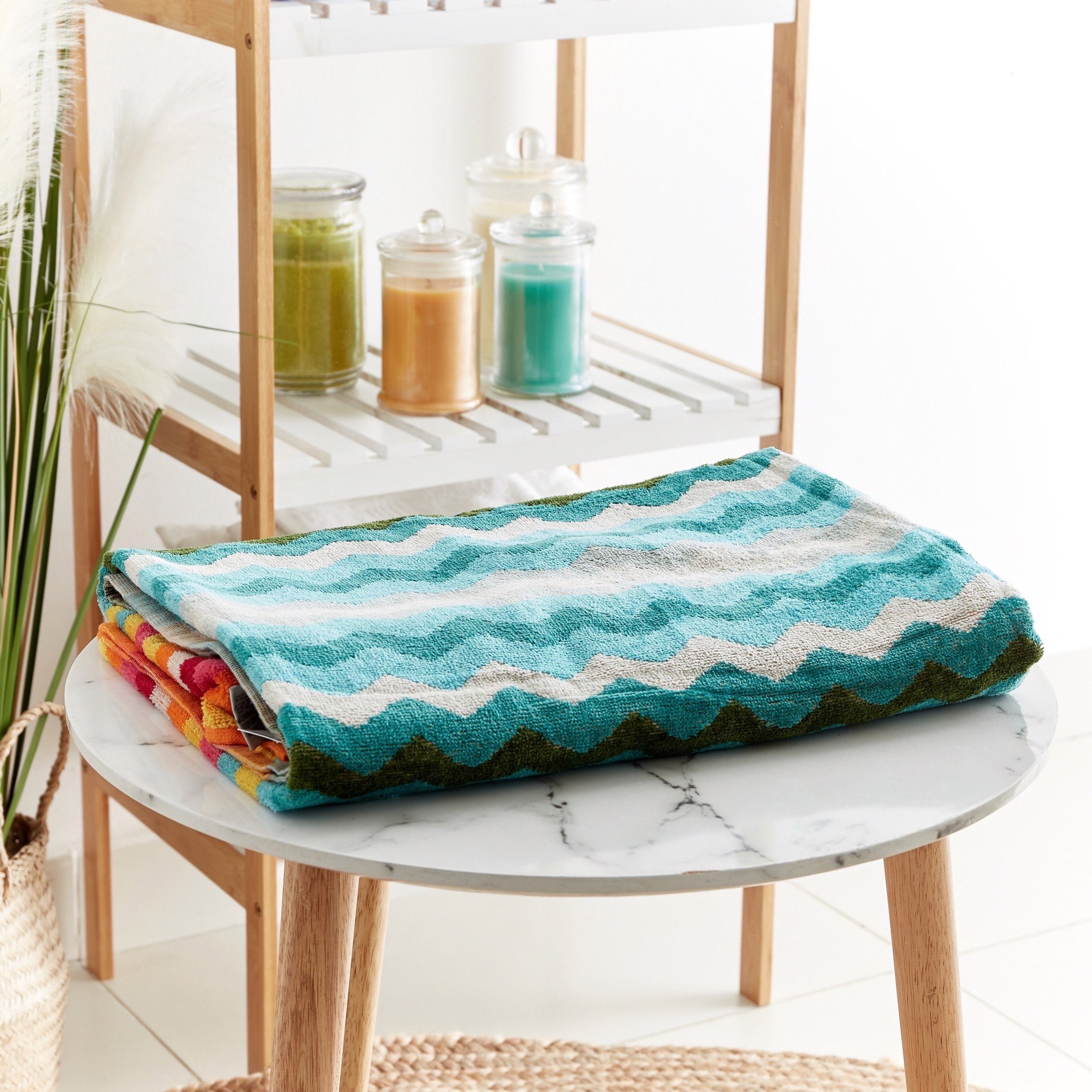Vivid Waves Cotton Beach Towel - 86x160 cm-hbxbathroom-bathroomtextiles-image-3