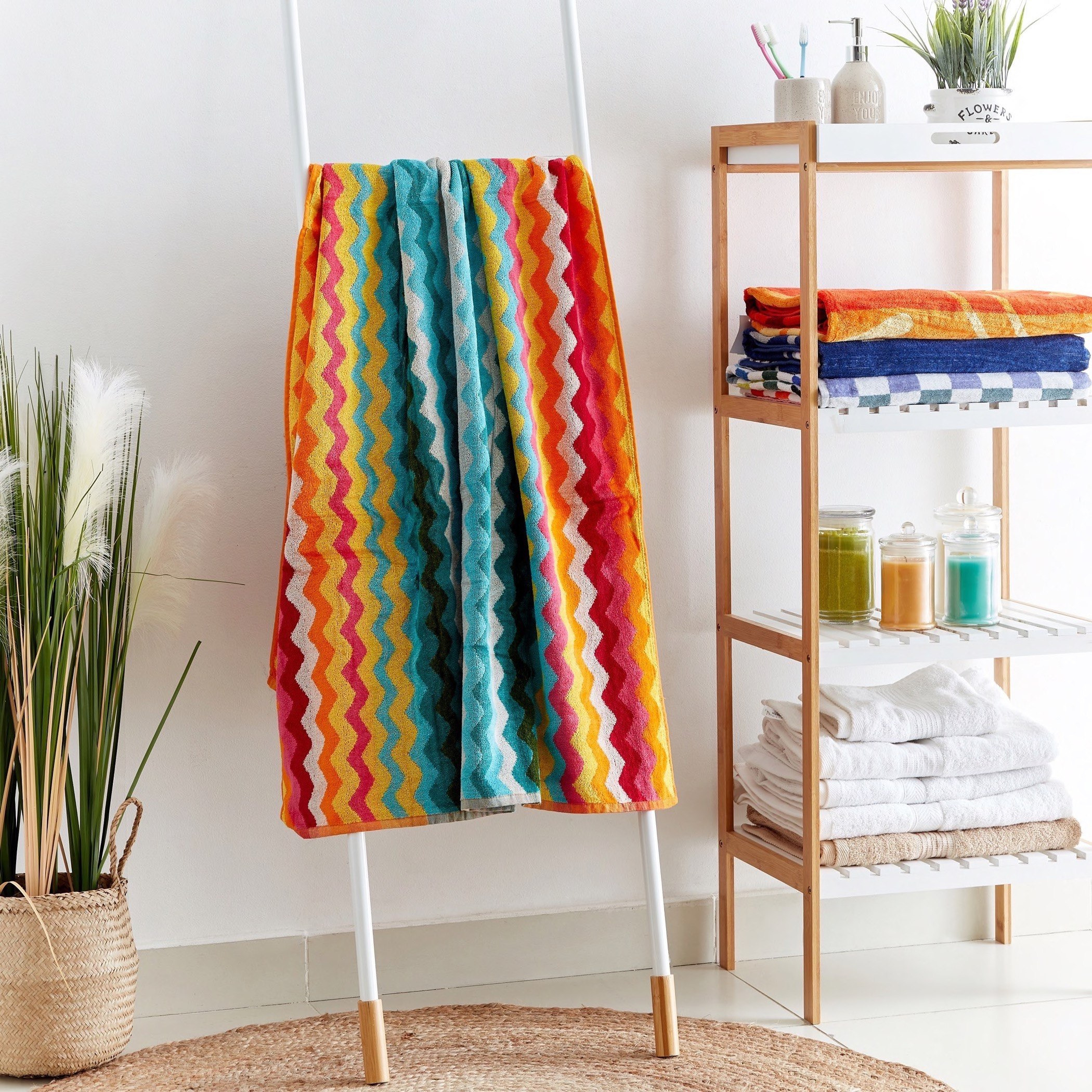 Vivid Waves Cotton Beach Towel - 86x160 cm-hbxbathroom-bathroomtextiles-image-4