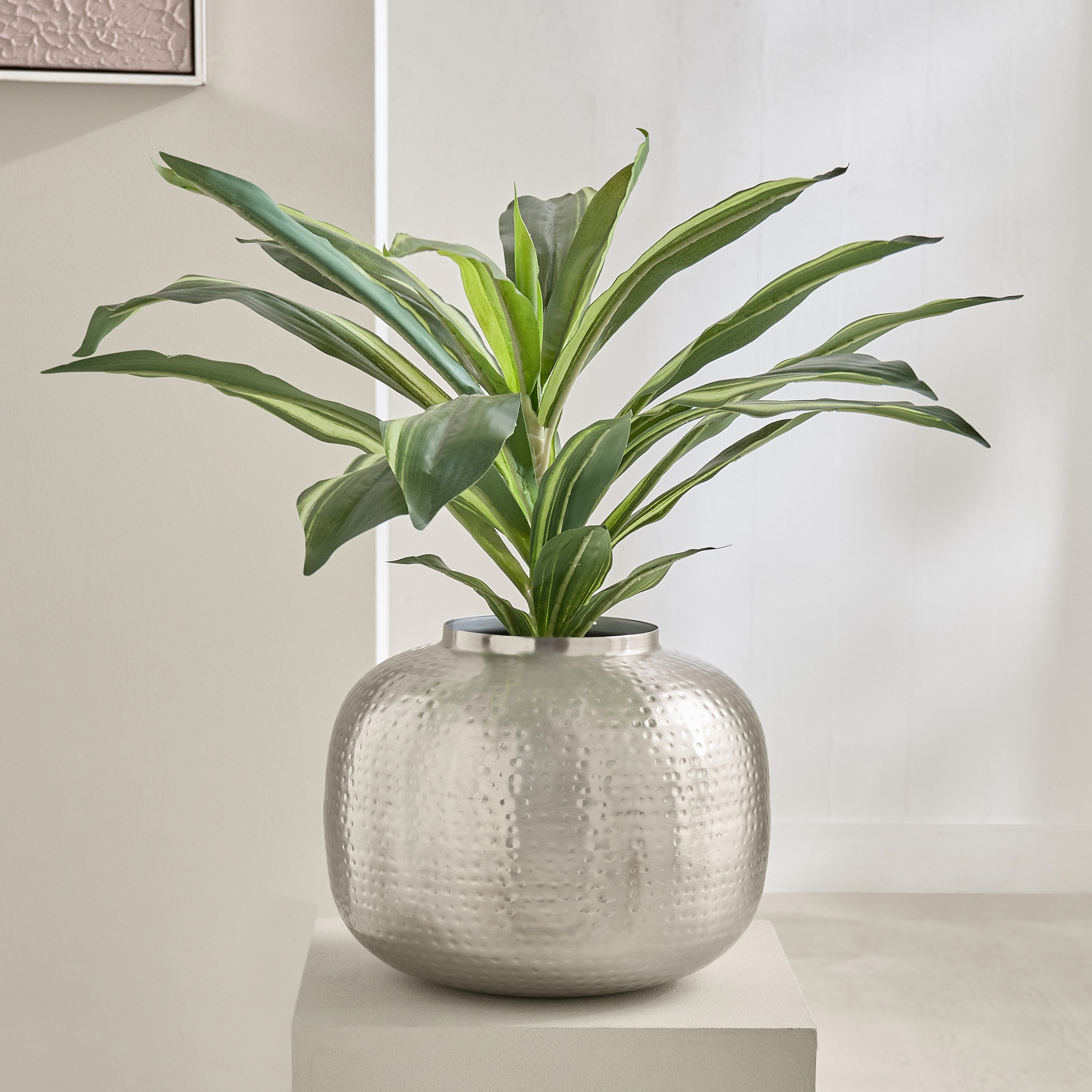Avya Hammered Flower Vase - 26x26x21 cm-hbxbedroom-decorandaccessories-vases-image-1