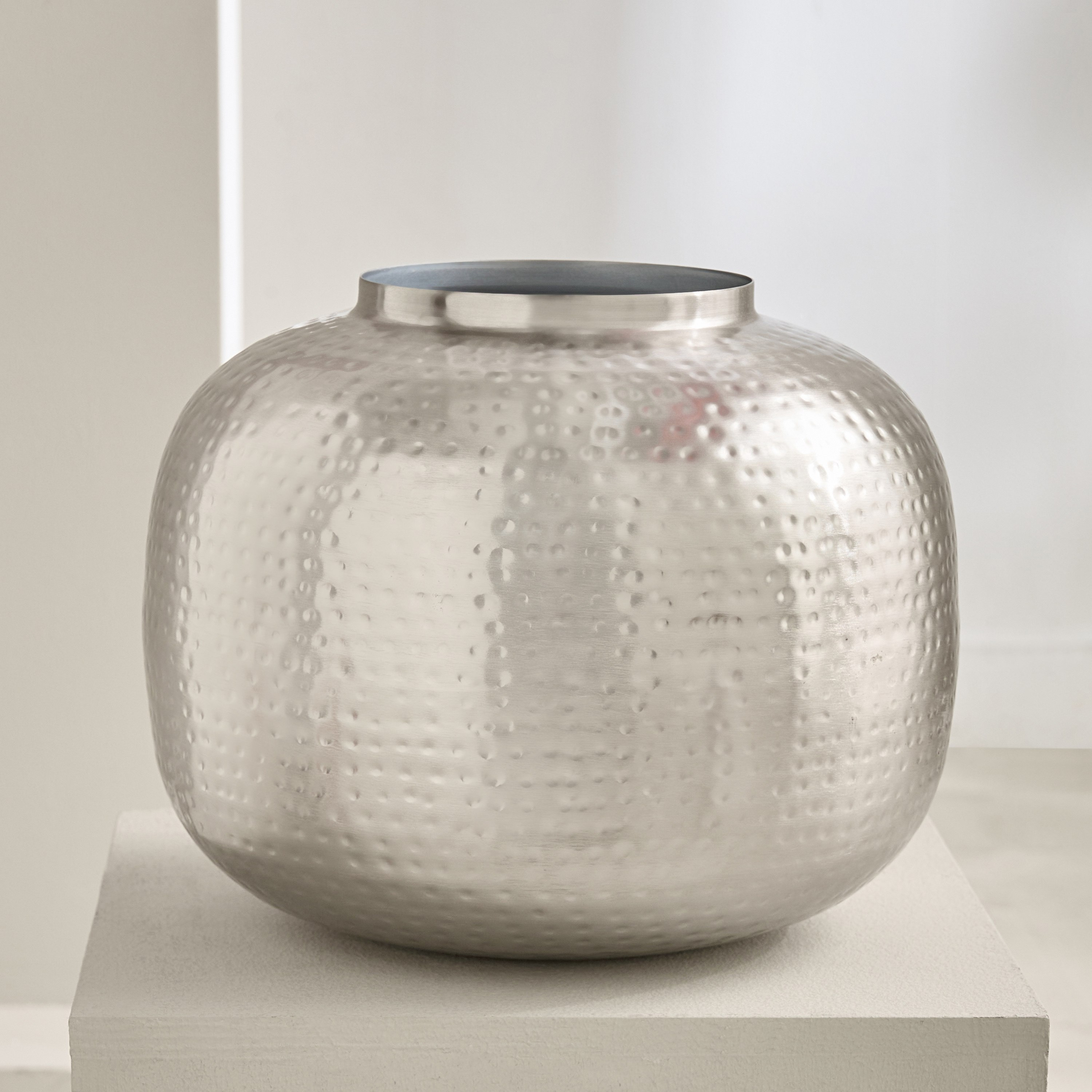 Avya Hammered Flower Vase - 26x26x21 cm-hbxbedroom-decorandaccessories-vases-image-2