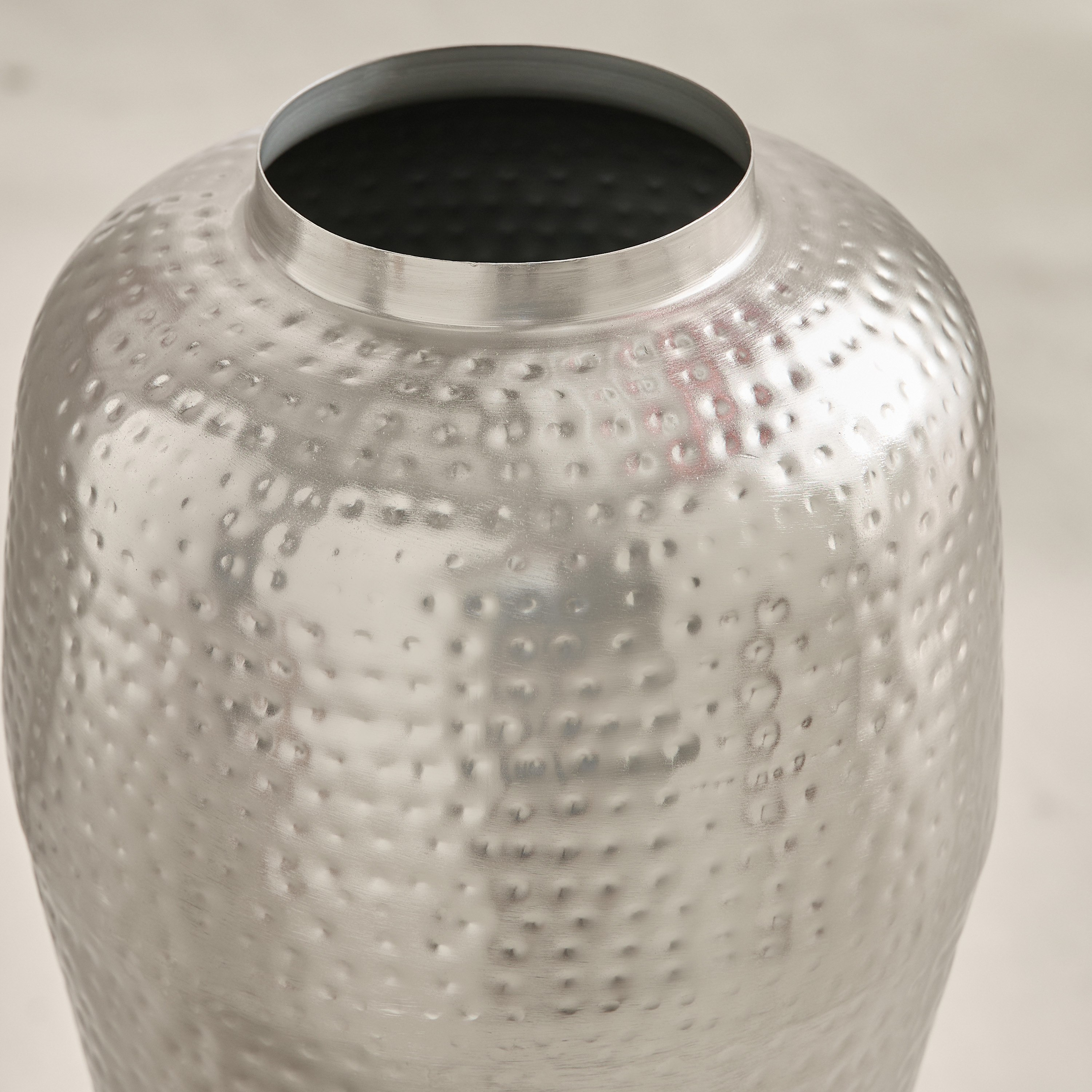 مزهرية مطروقة من أفيا - 22x22x34 سم-hbxbedroom-decorandaccessories-vases-image-3