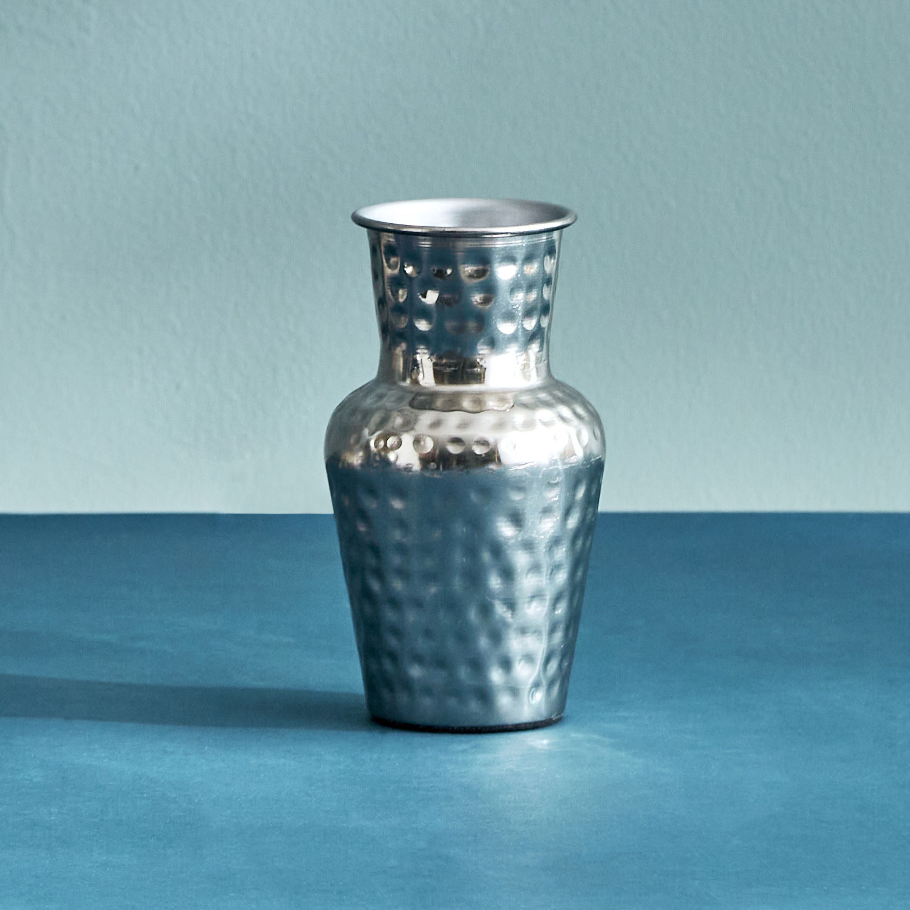 مزهرية مطروقة من نينو - 10x10x18 سم-hbxbedroom-decorandaccessories-vases-image-2