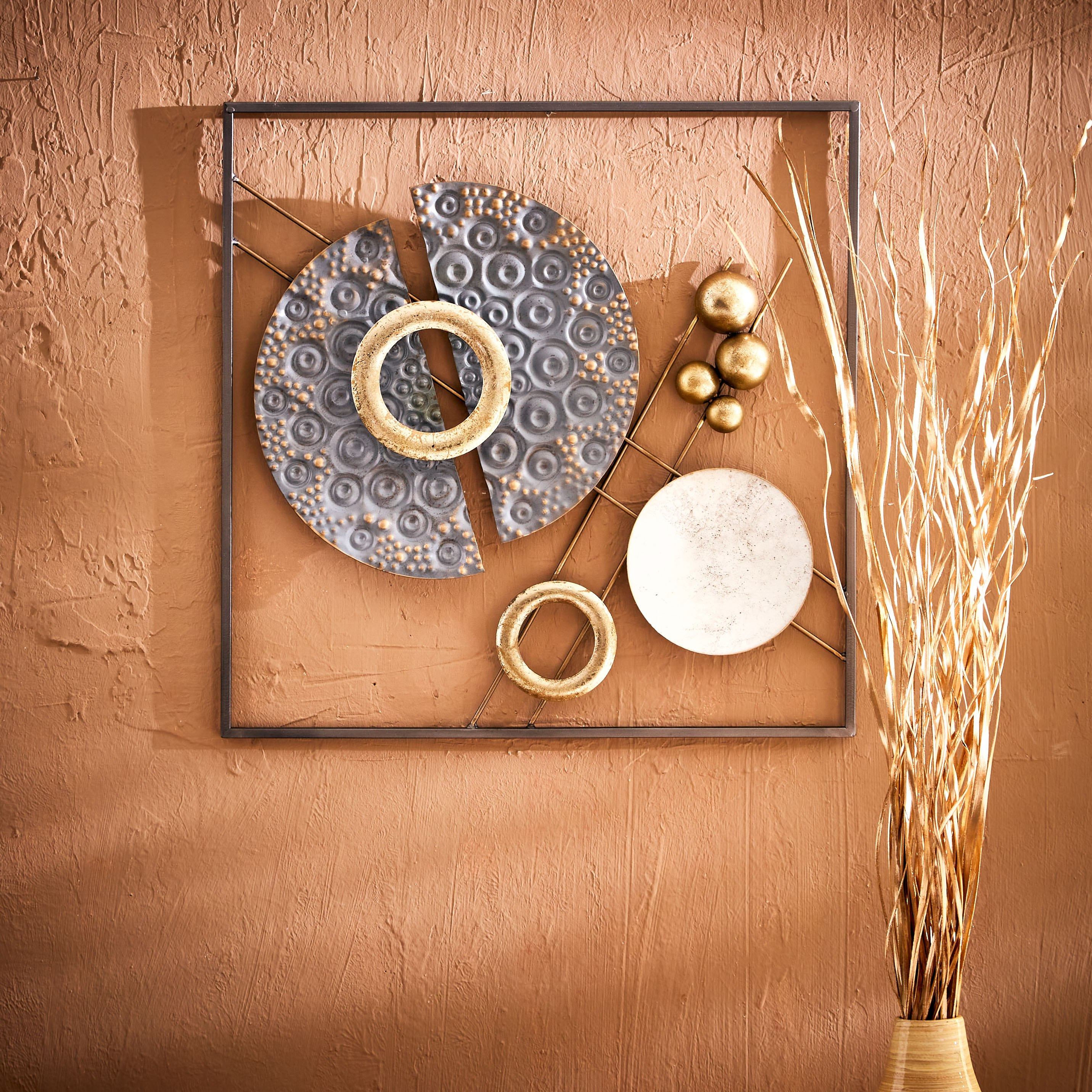زينة حائط مربعة الشكل بأعواد وأحجار معدنية من والتون - 50x3x50 سم-hbxdiningroom-walldecor-wallart-image-1