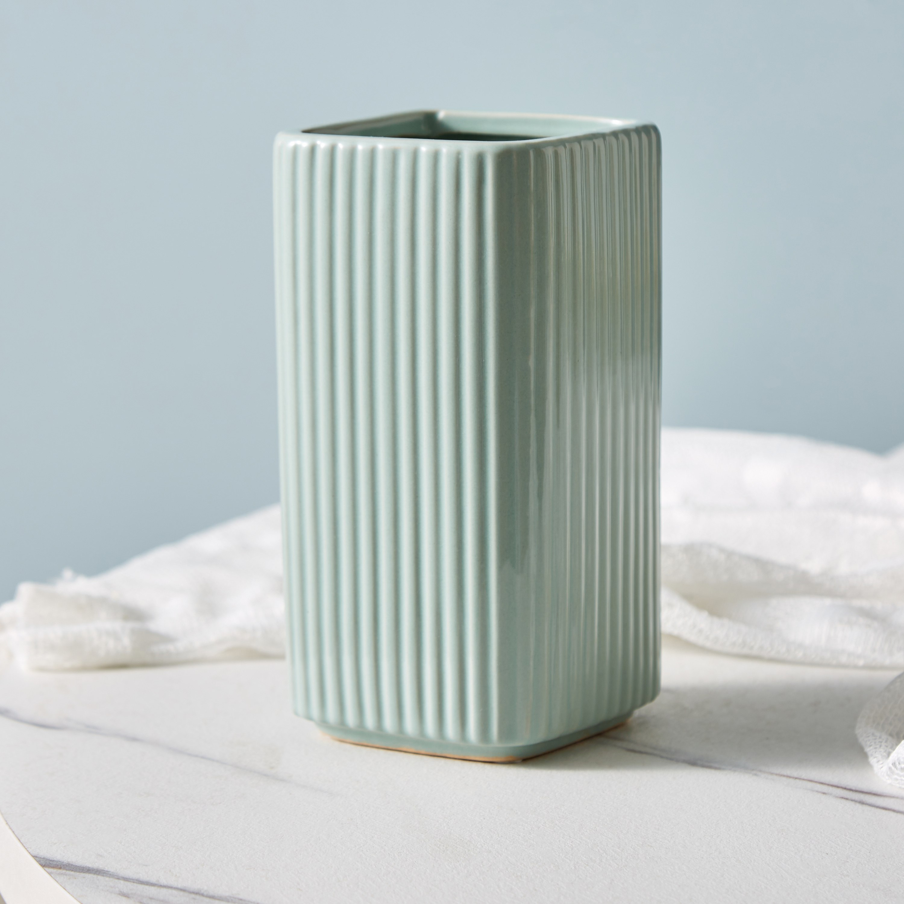 مزهرية سيراميك طويلة مضلعة بشكل مكعب من سانسا - 10.5x10.5x20 سم-hbxbedroom-decorandaccessories-vases-image-2