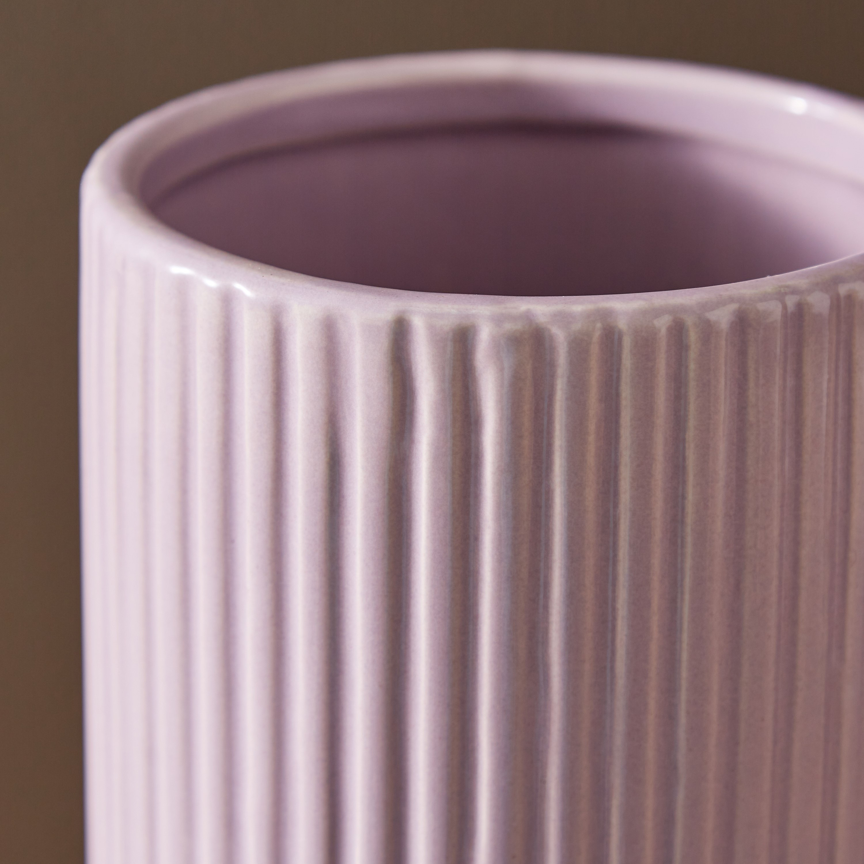 Sansa Tall Ceramic Ribbed Vase with Stand - 12x12x25 cm-hbxbedroom-decorandaccessories-vases-image-3