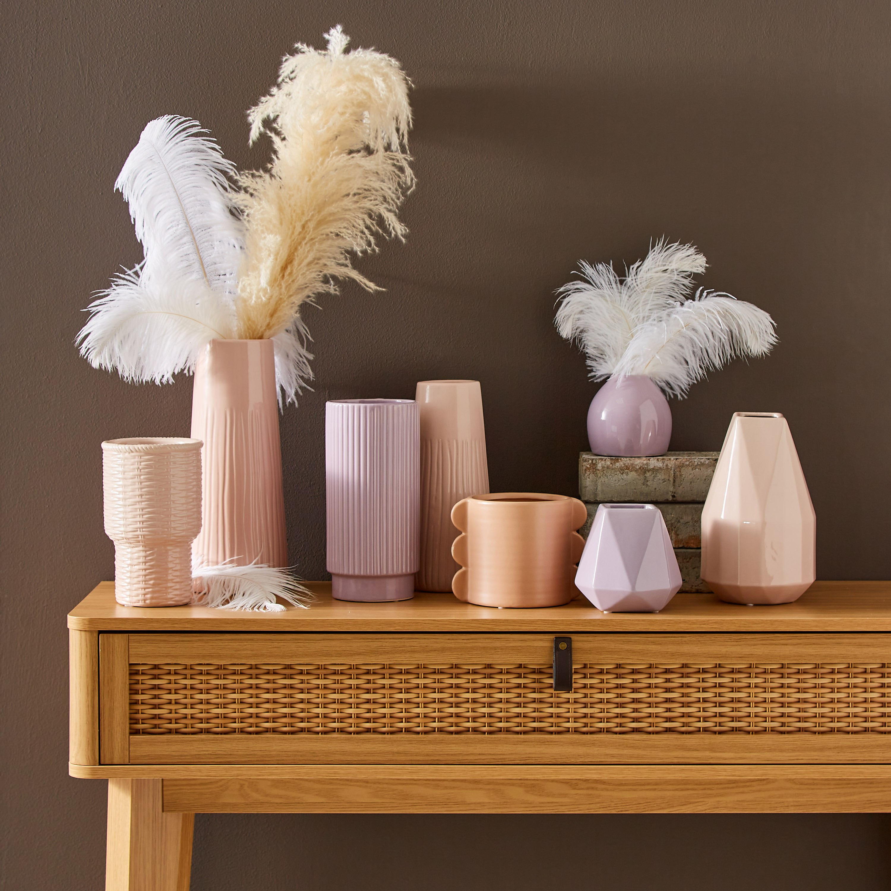 Sansa Tall Ceramic Ribbed Vase with Stand - 12x12x25 cm-hbxbedroom-decorandaccessories-vases-image-4