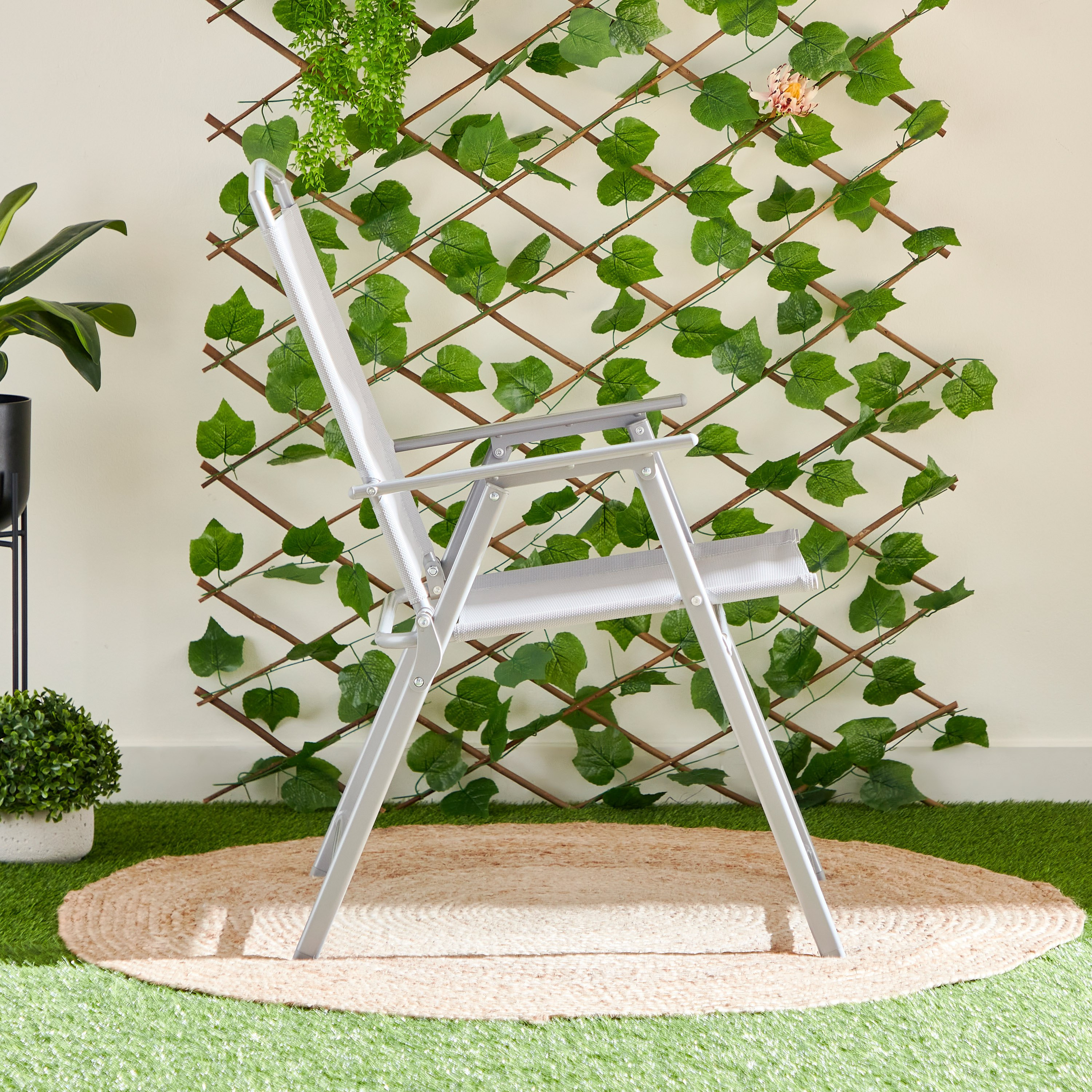 كرسي للجلسات الخارجية من فيرا كيكر-hbxfurniture-outdoor-swingsandchairs-image-3