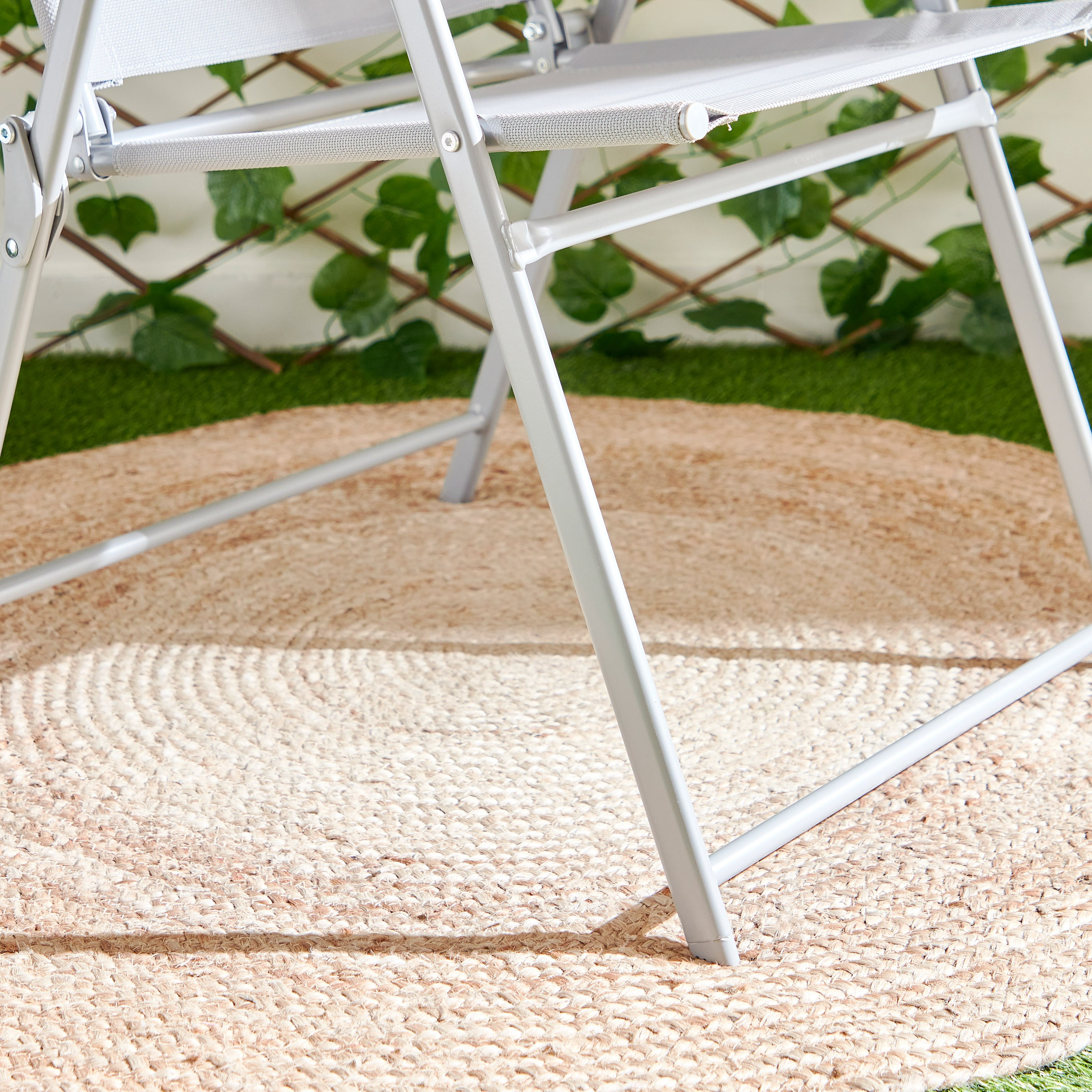 كرسي للجلسات الخارجية من فيرا كيكر-hbxfurniture-outdoor-swingsandchairs-image-7