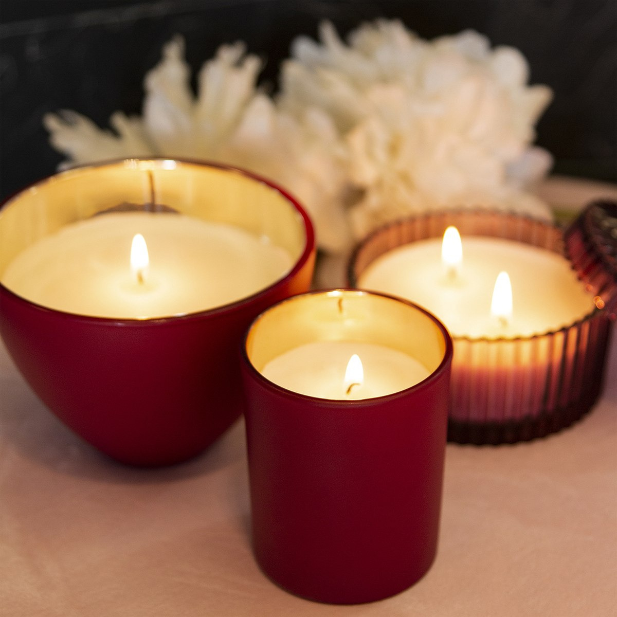 جرة شمعة برائحة زهور الربيع في عبوة من أمور-hbxhomeware-hbxdecorandfurnishings-image-3