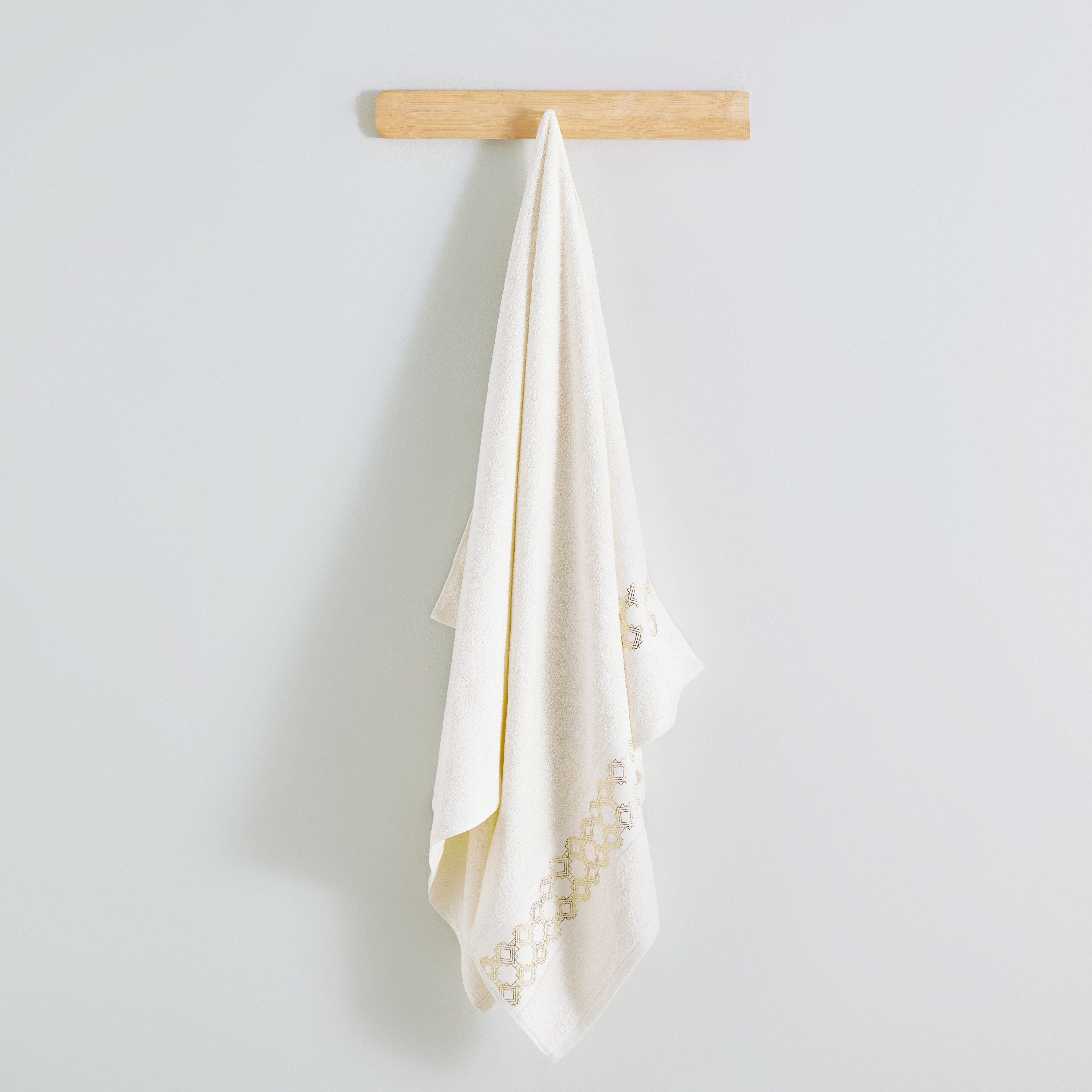 منشفة حمام قطنية بطبعات فويل من بيترا - 90x150 سم-hbxbathroom-bathroomtextiles-image-1