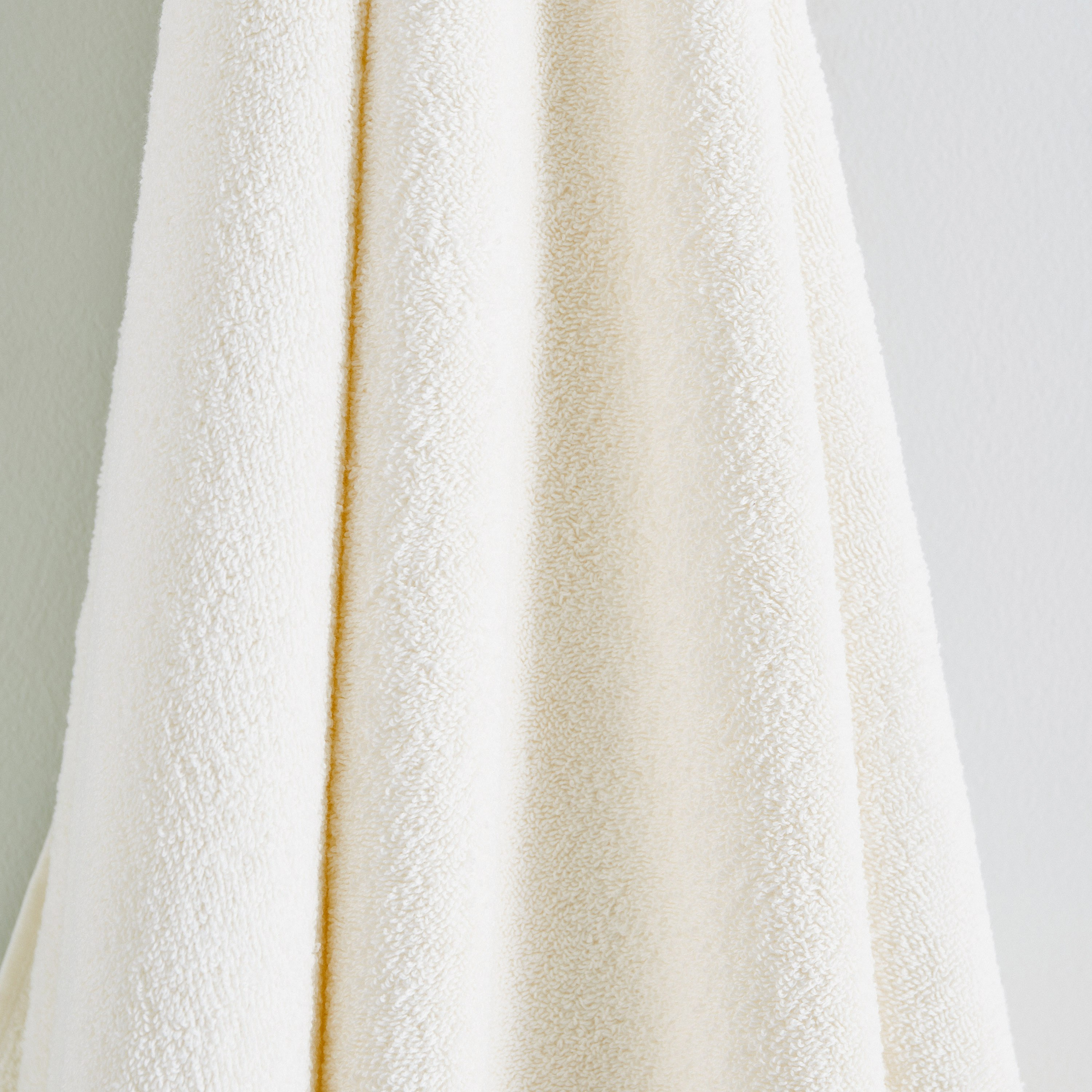 منشفة حمام قطنية بطبعات فويل من بيترا - 90x150 سم-hbxbathroom-bathroomtextiles-image-3