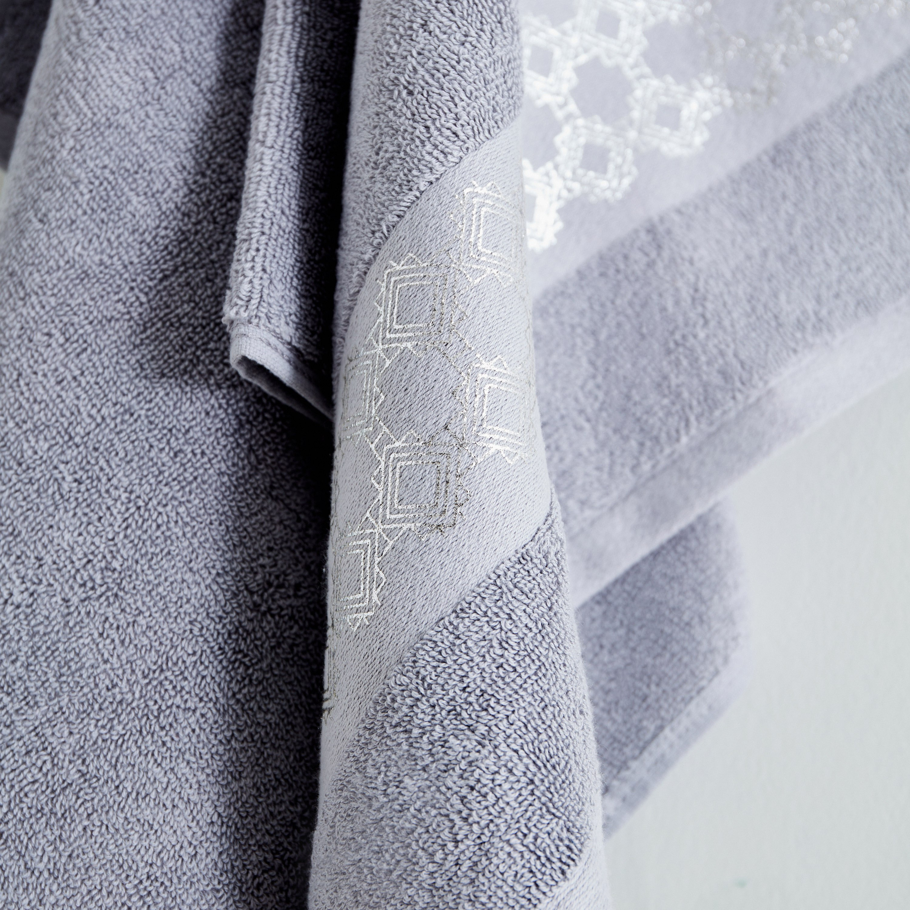 Petra Foil Printed Cotton Hand Towel - 50x90 cm-hbxbathroom-bathroomtextiles-image-2