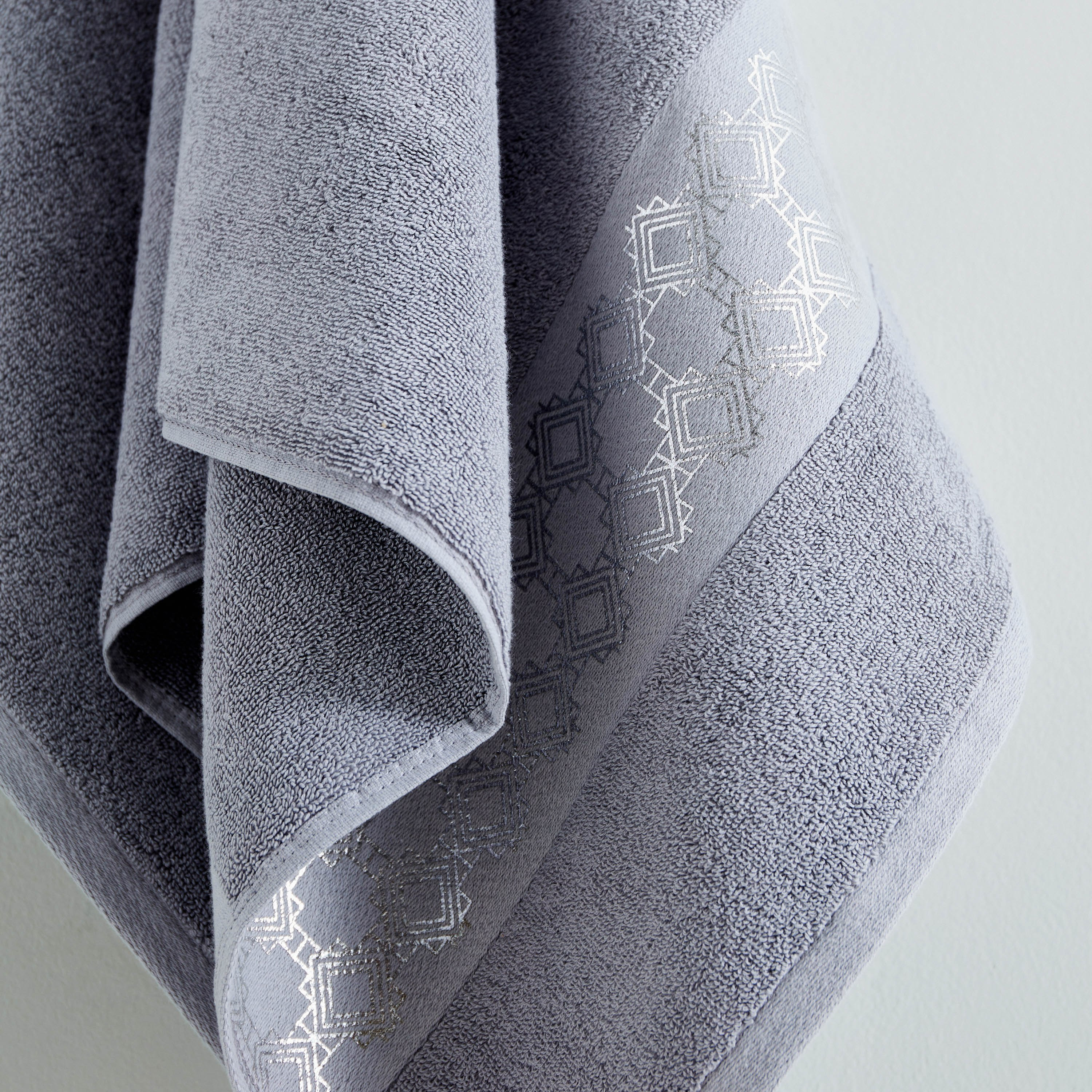 Petra Foil Printed Cotton Towel - 70x140 cm-hbxbathroom-bathroomtextiles-image-2