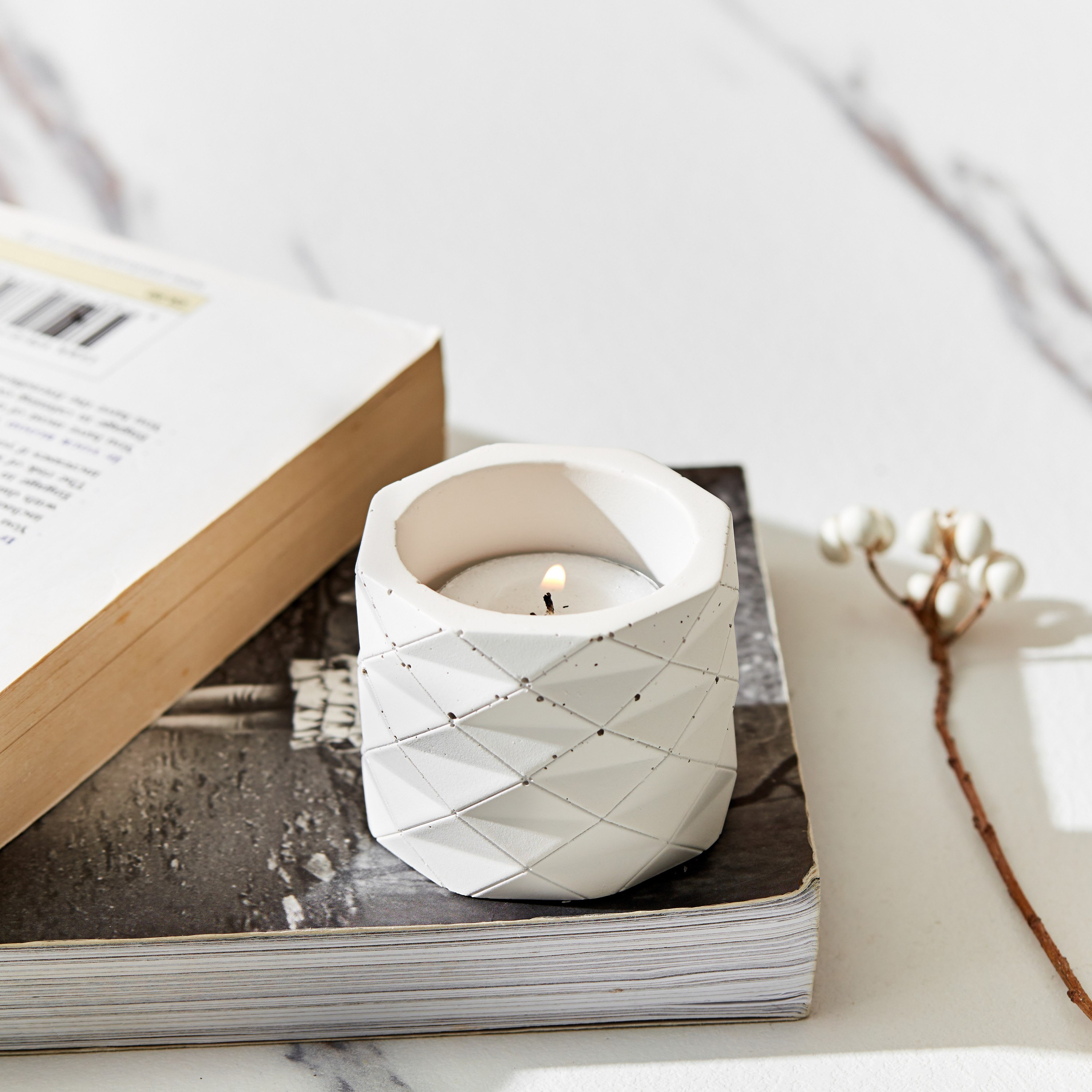 حامل شموع صغيرة مضلع ماسي من ستيرلينج - 6x6x5 سم-hbxlivingroom-decorandaccessories-candleholders-image-1