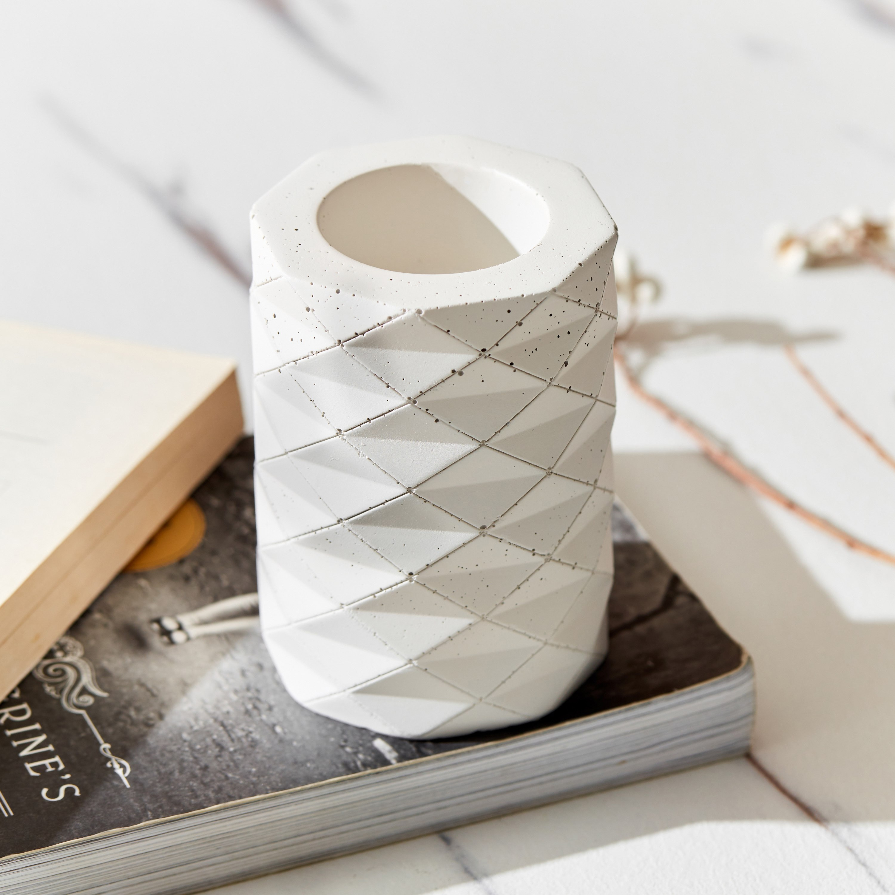 حامل شموع صغيرة مضلع ماسي من ستيرلينج - 8x8x11 سم-hbxlivingroom-decorandaccessories-candleholders-image-2