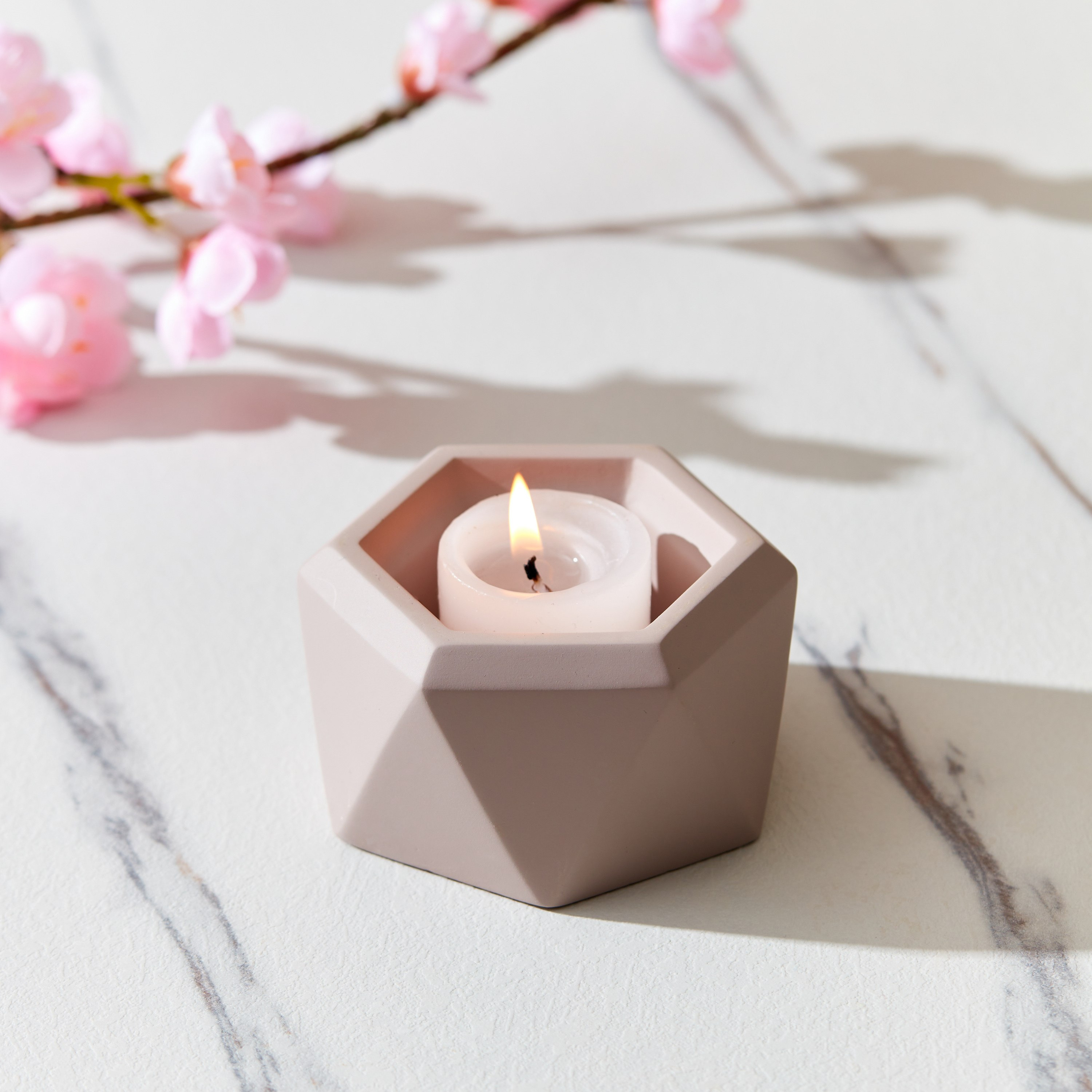 حامل شموع صغيرة مضلع من ستيرلينج - 9x9x5 سم-hbxlivingroom-decorandaccessories-candleholders-image-1
