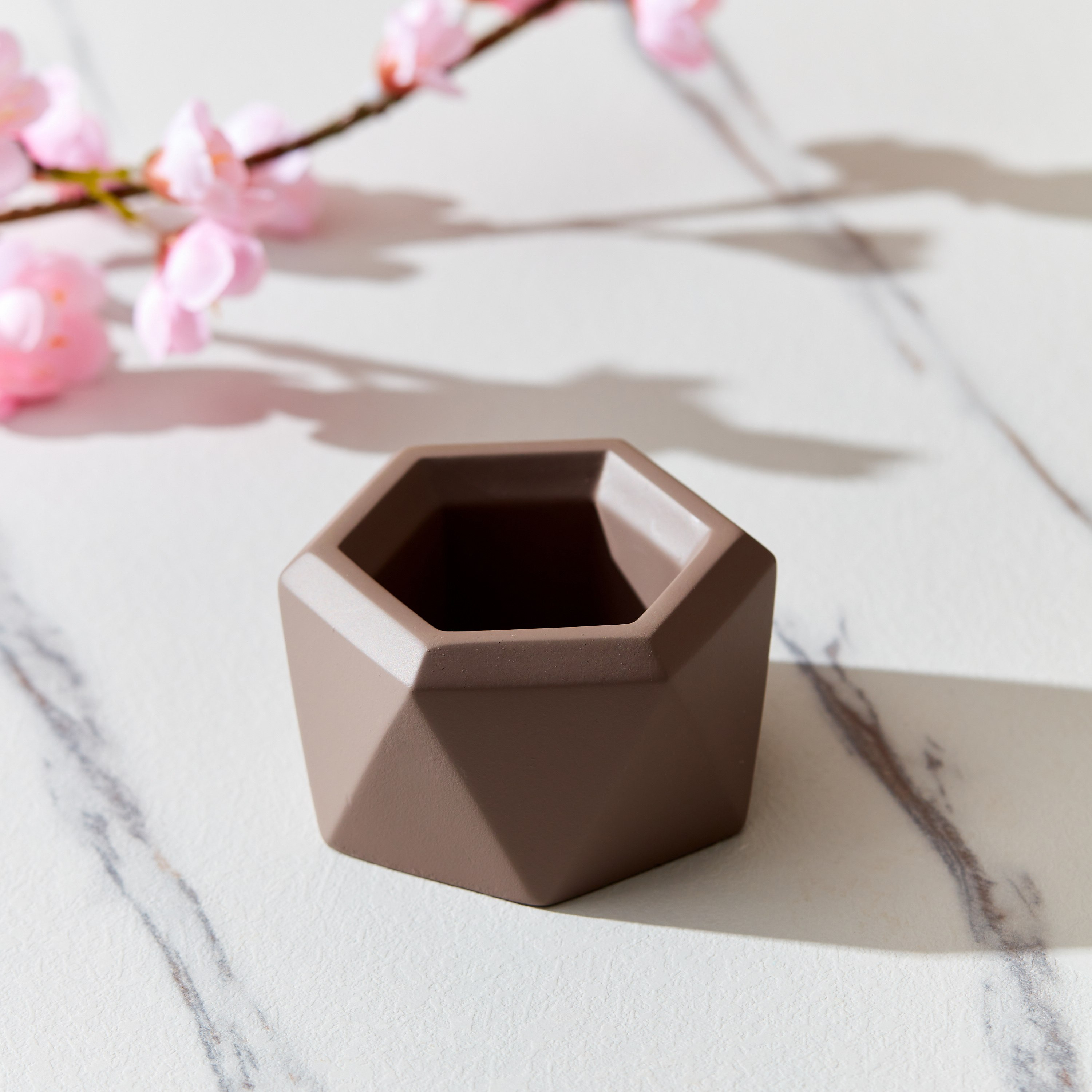 حامل شموع صغيرة مضلع من ستيرلينج - 9x9x5 سم-hbxlivingroom-decorandaccessories-candleholders-image-1