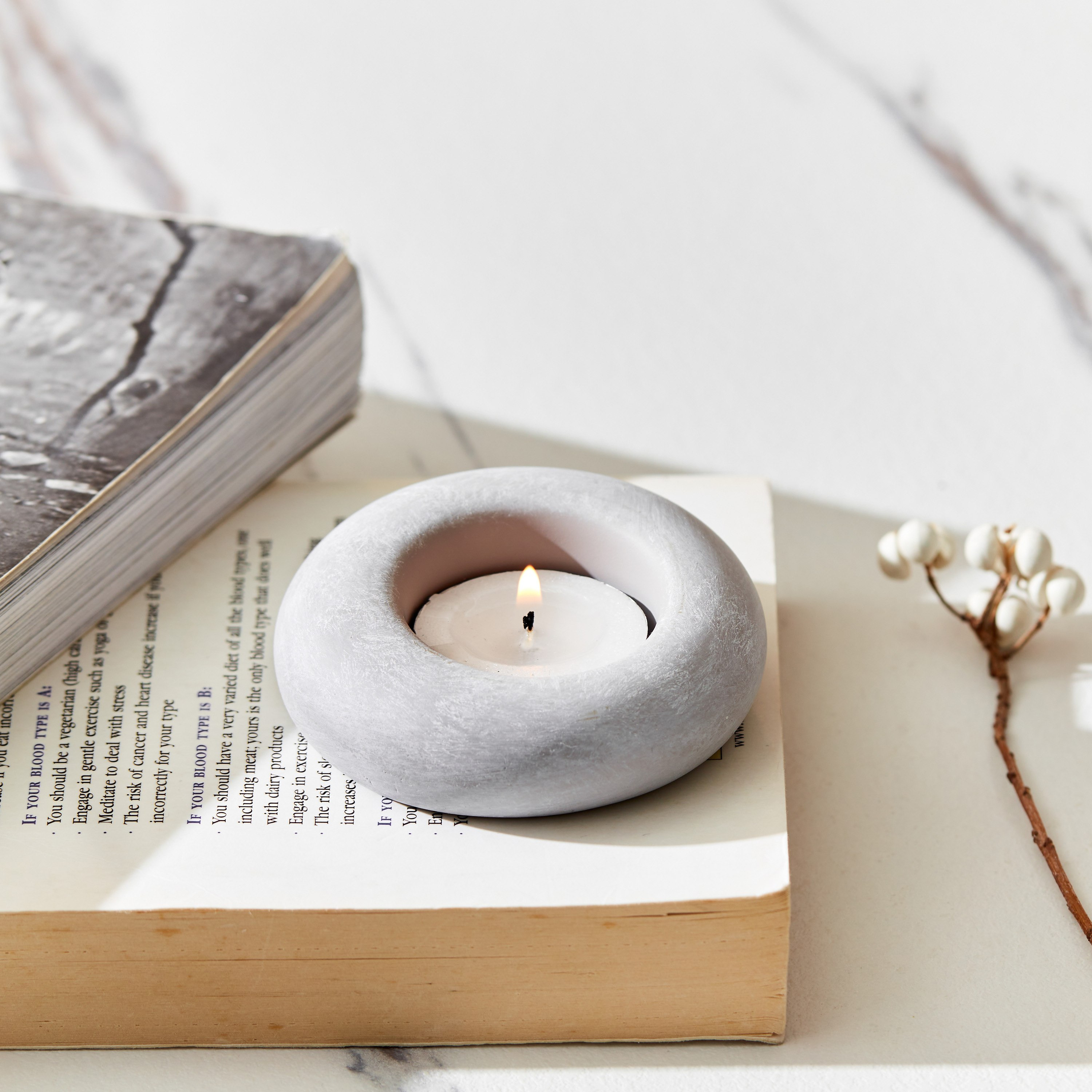 حامل شموع بيضاوي صغير من ستيرلنج - 8x8x3 سم-hbxlivingroom-decorandaccessories-candleholders-image-1
