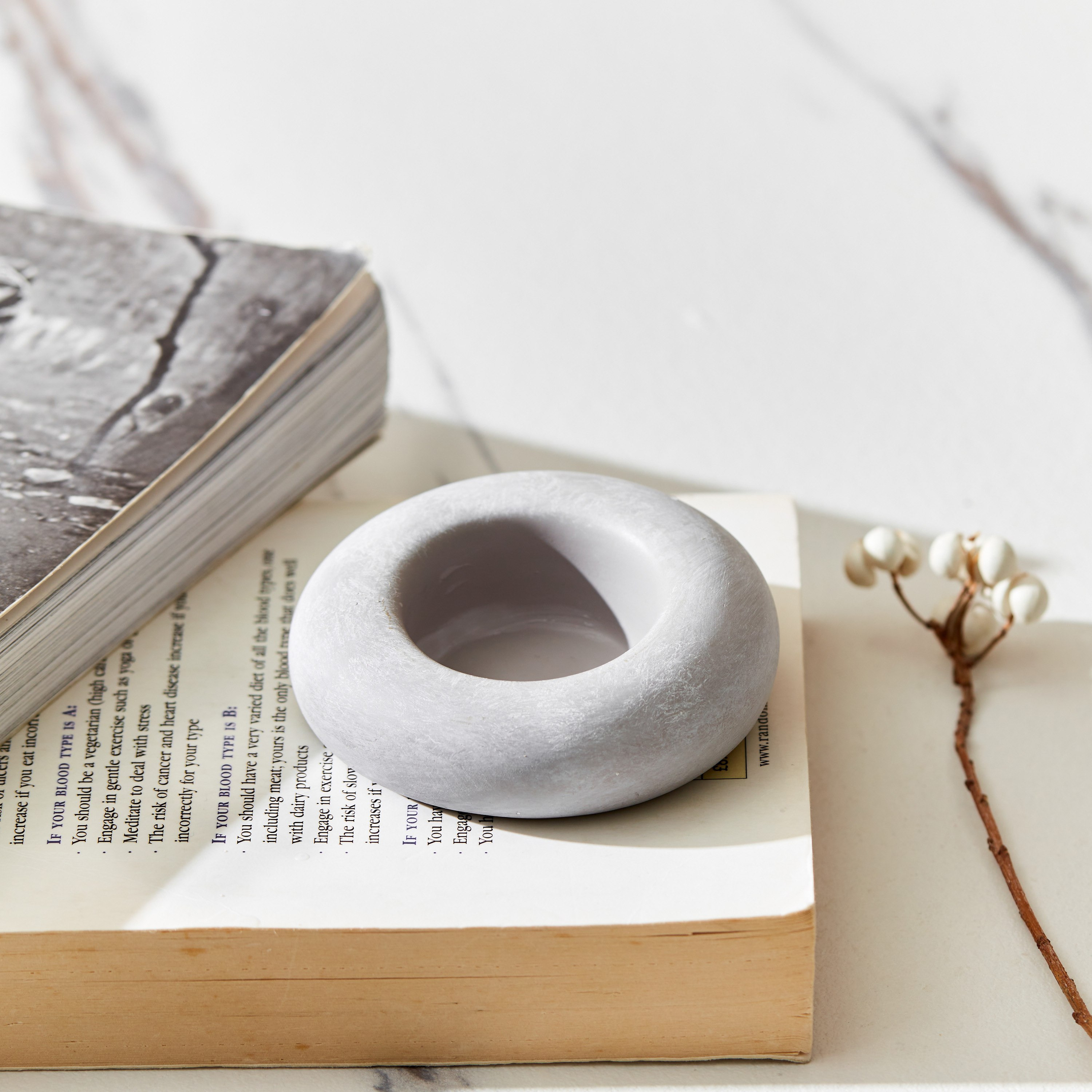 حامل شموع بيضاوي صغير من ستيرلنج - 8x8x3 سم-hbxlivingroom-decorandaccessories-candleholders-image-2