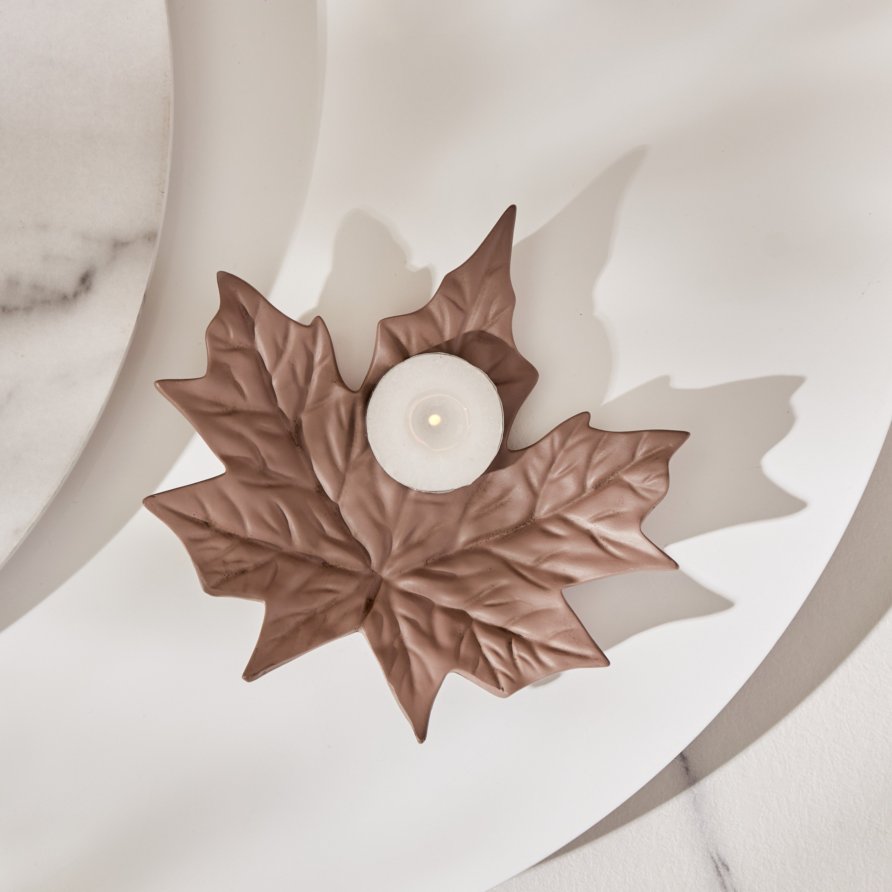 حامل شموع صغيرة بتصميم أوراق شجر من ستيرلينج - 15.1x15.1x8.3 سم-hbxlivingroom-decorandaccessories-candleholders-image-2