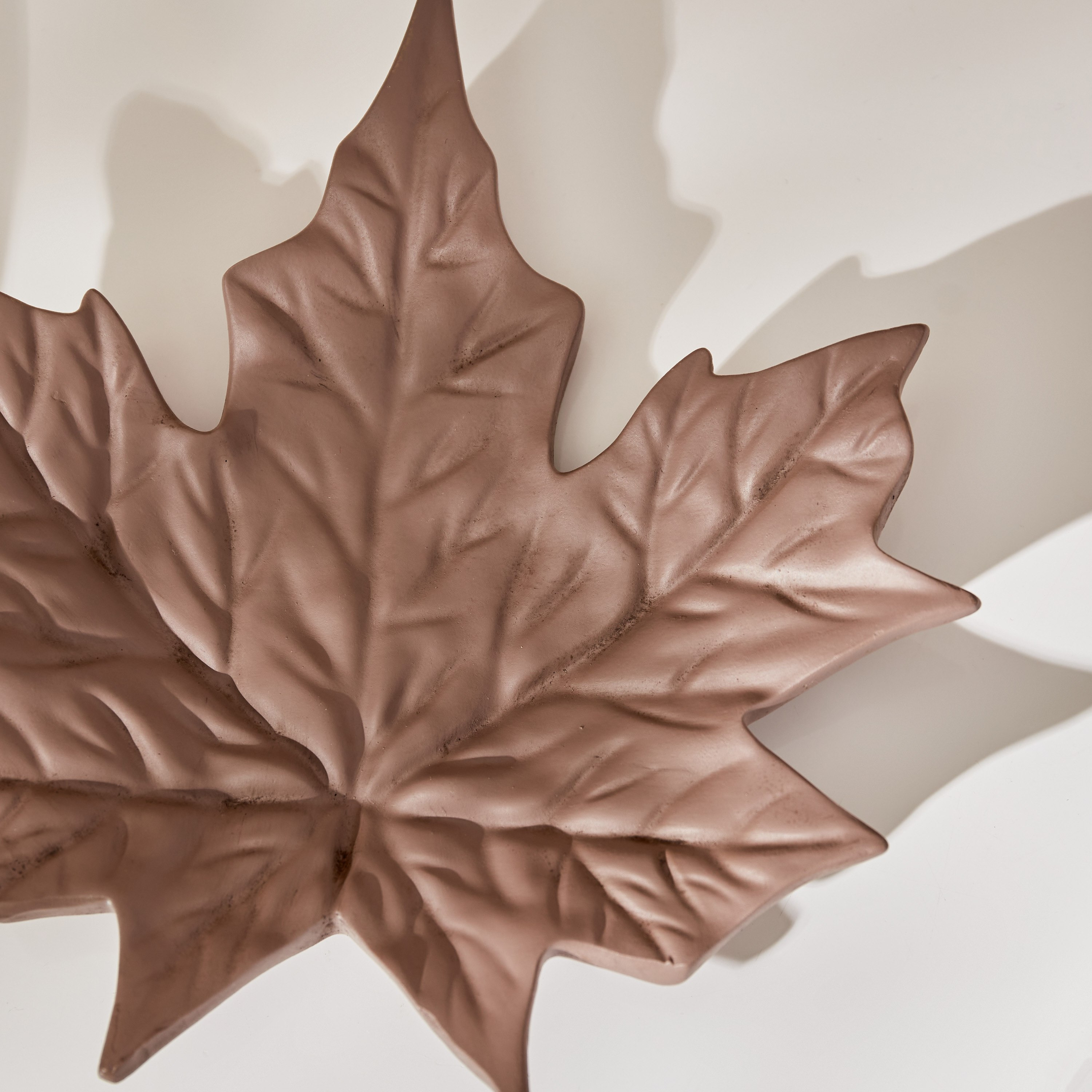 حامل شموع صغيرة بتصميم أوراق شجر من ستيرلينج - 15.1x15.1x8.3 سم-hbxlivingroom-decorandaccessories-candleholders-image-3