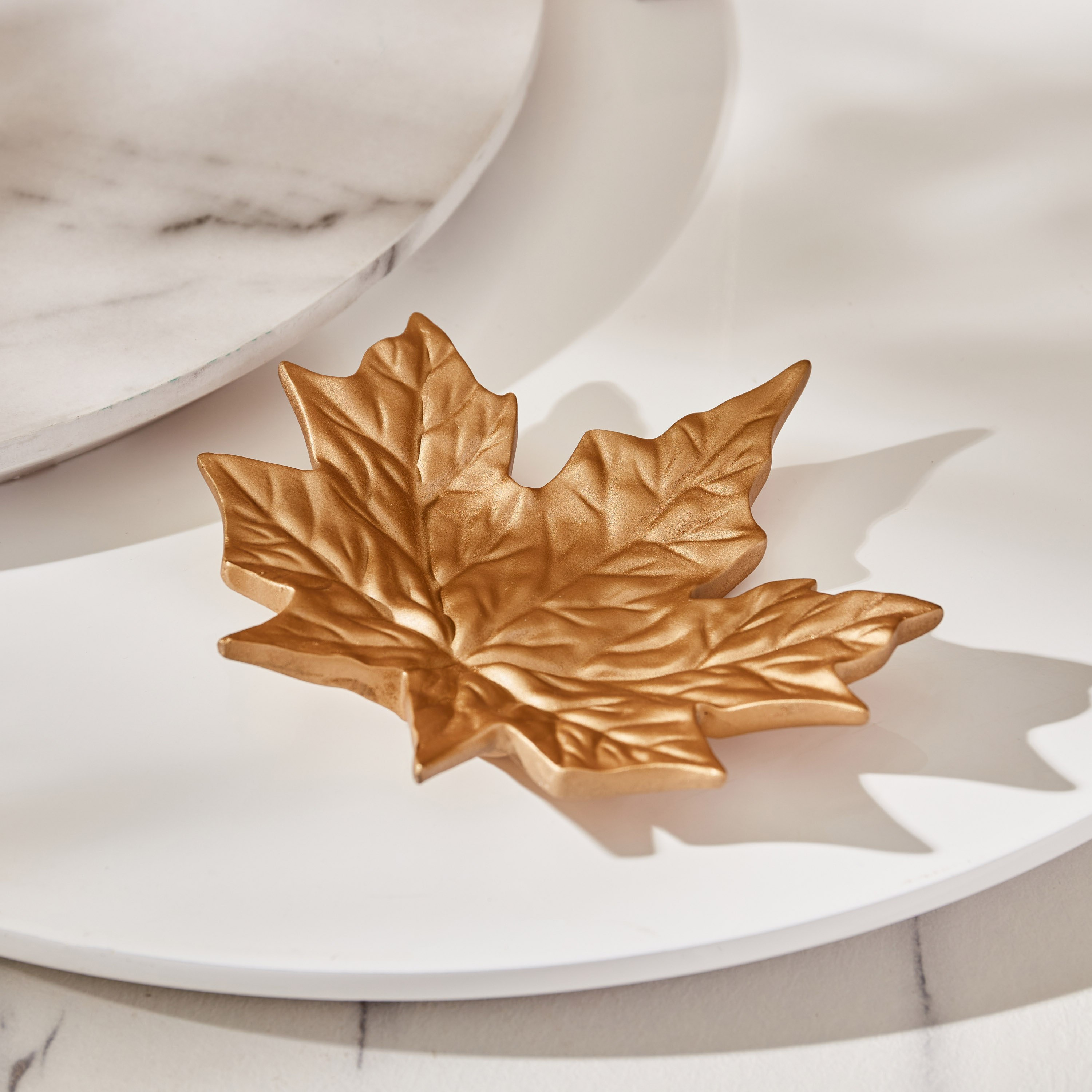 حامل شموع صغيرة بتصميم أوراق شجر من ستيرلينج - 15.1x15.1x8.3 سم-hbxlivingroom-decorandaccessories-candleholders-image-1