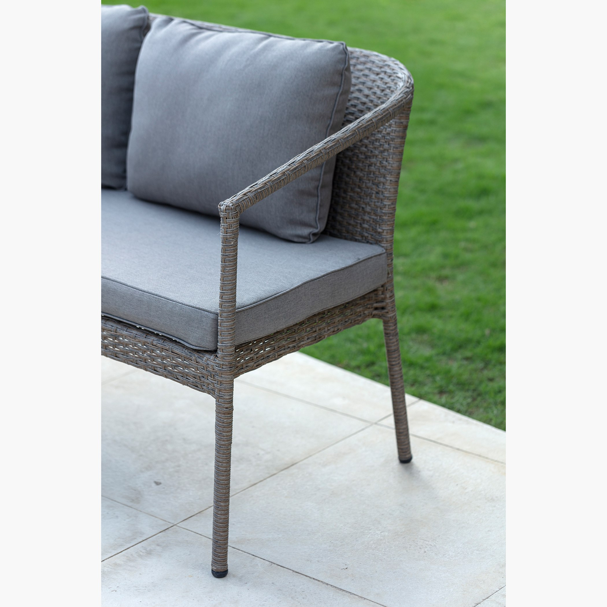 طقم كنبة موسّدة 2+1+1 مقاعد للجلسات الخارجية مع طاولة قهوة من أرلي-hbxfurniture-sofasandarmchairs-sofasets-image-5