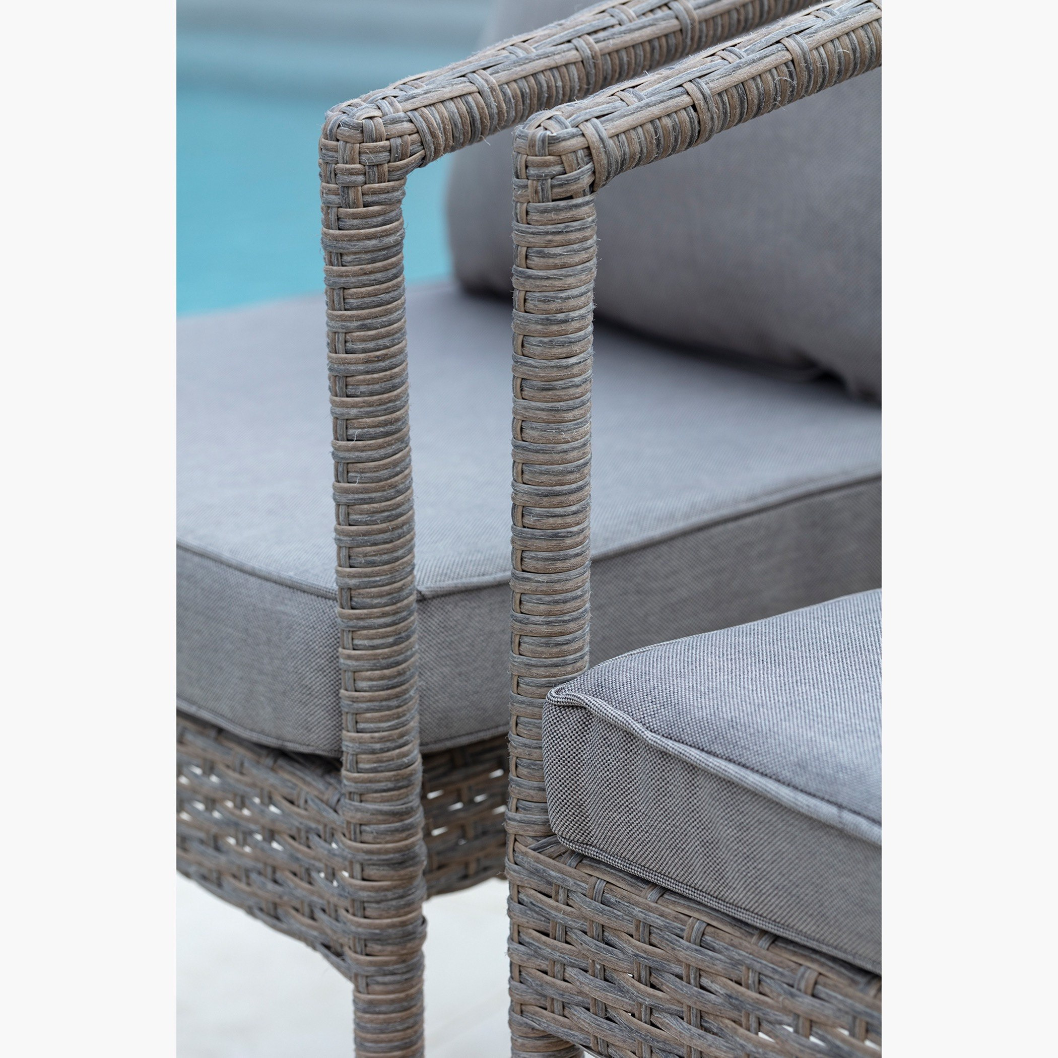 طقم كنبة موسّدة 2+1+1 مقاعد للجلسات الخارجية مع طاولة قهوة من أرلي-hbxfurniture-sofasandarmchairs-sofasets-image-6