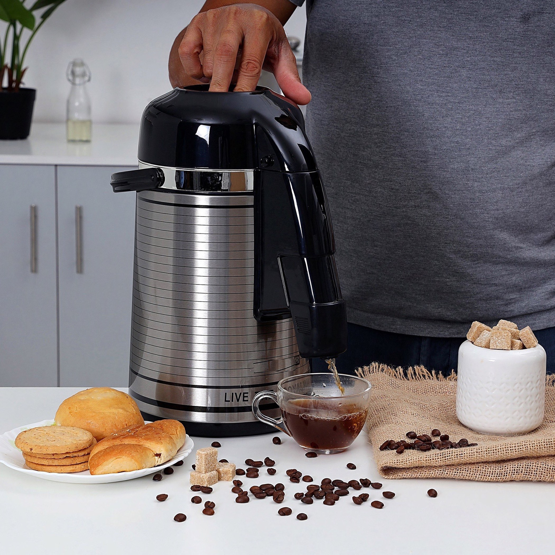 ترمس عازل للحرارة من إيربوت من رويال - 2.5 لتر-hbxhomeware-hbxkitchen-image-1