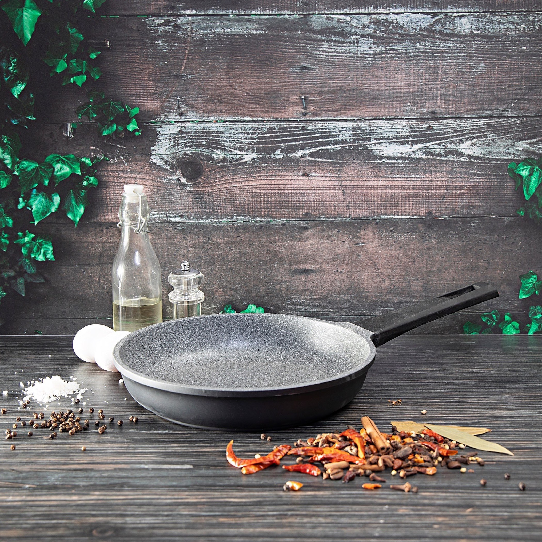 Royal Die Cast Aluminium Frypan - 26 cm-hbxkitchen-kitchenware-foodpreparation-image-1