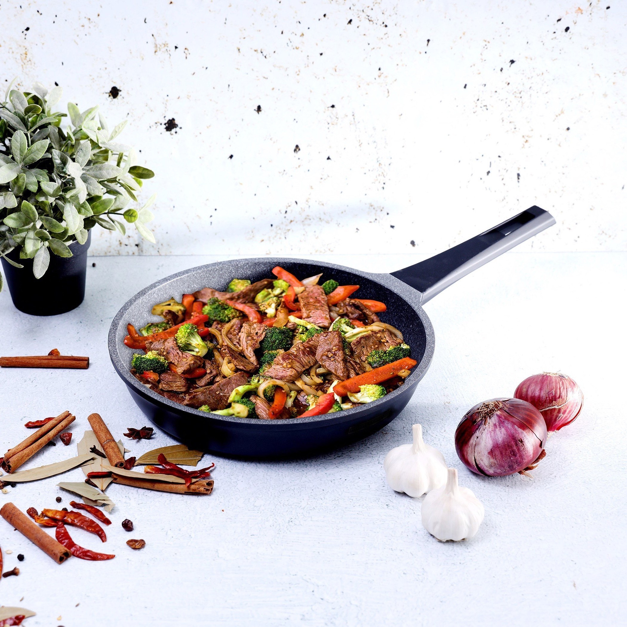 Royal Die Cast Aluminium Frypan - 28 cm-hbxkitchen-kitchenware-foodpreparation-image-1