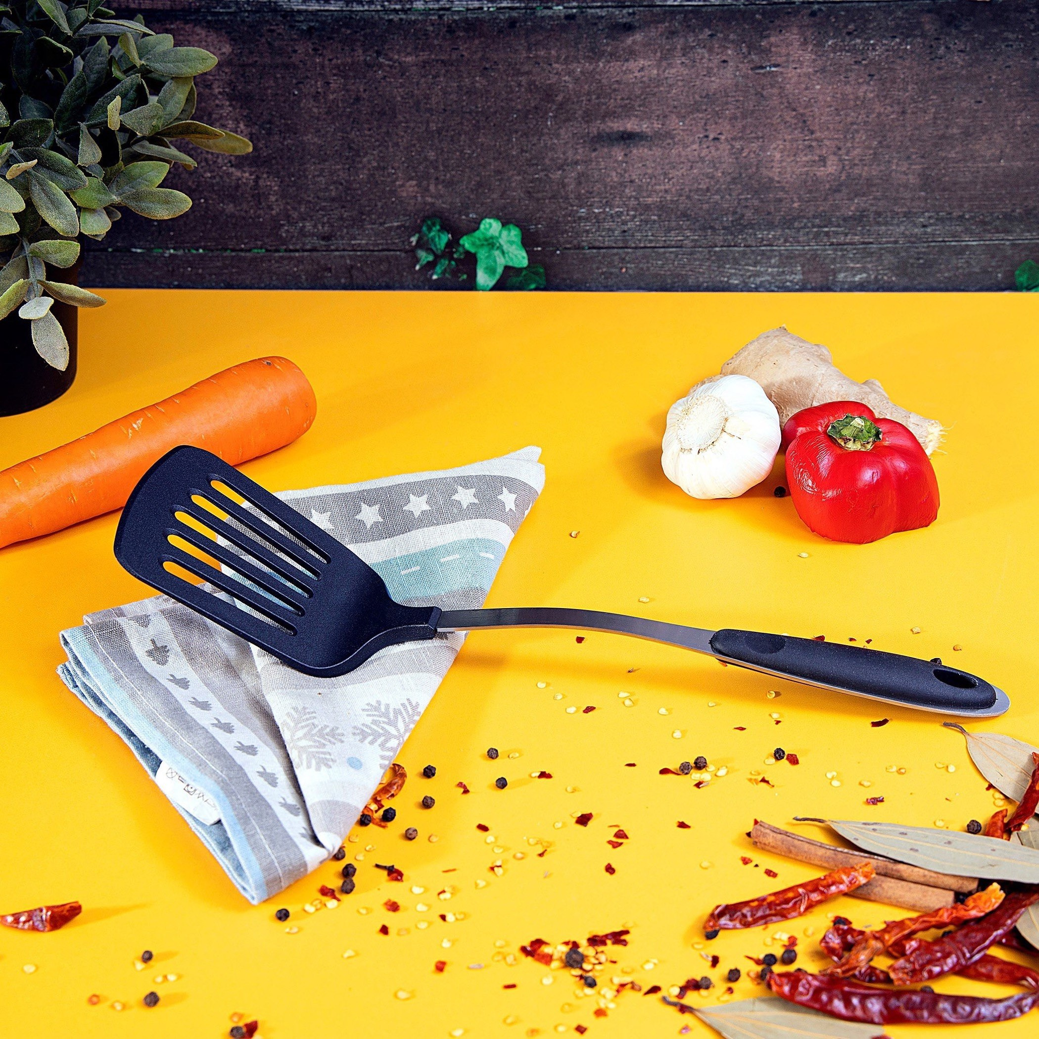 ملعقة مسطحة نايلون بفتحات ومقبض ستانلس ستيل من رويال - 34x8.3x1.5 سم-hbxhomeware-hbxkitchen-image-2
