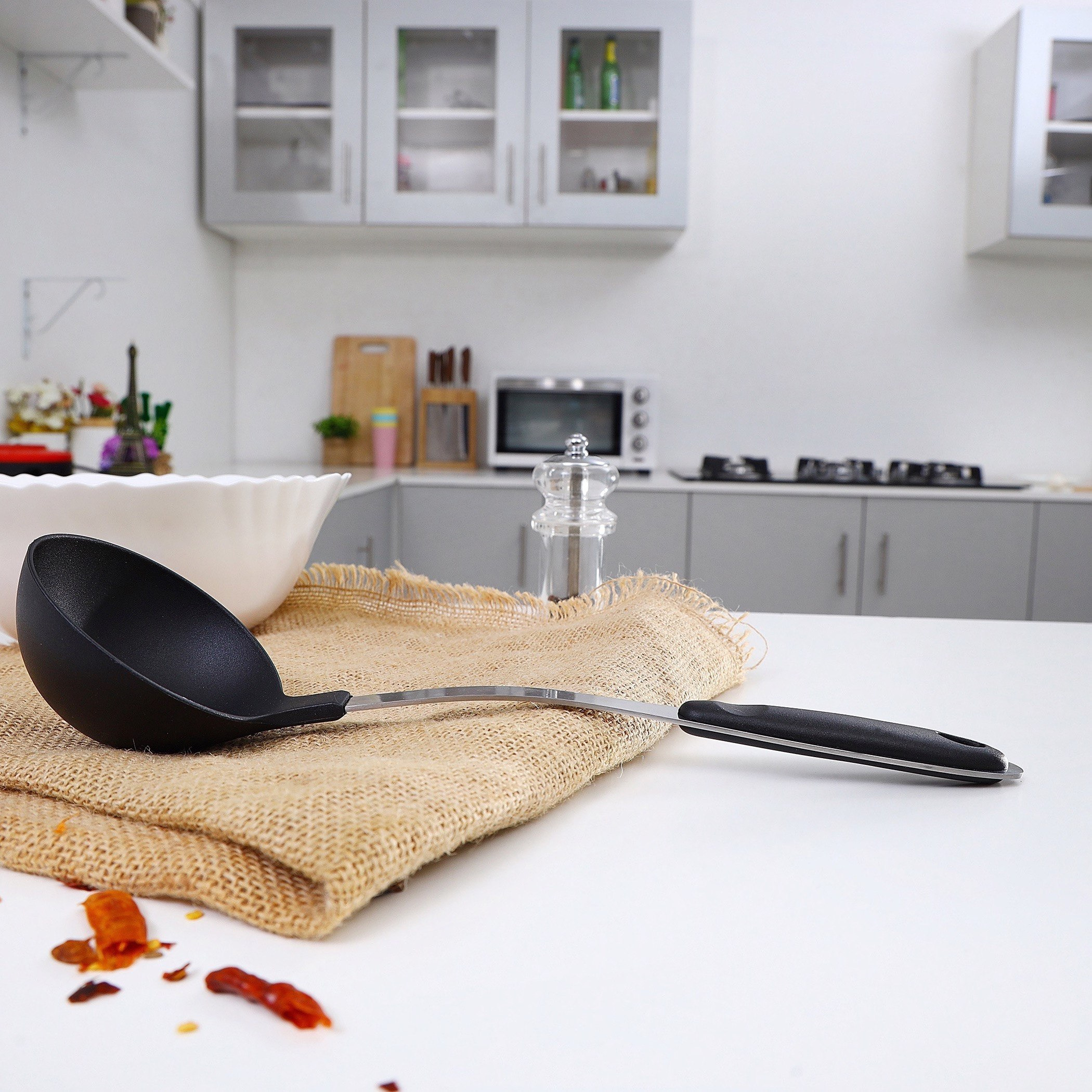 مغرفة شوربة نايلون بمقبض ستانليس ستيل من رويال - 31.5x8.5x5 سم-hbxhomeware-hbxkitchen-image-1
