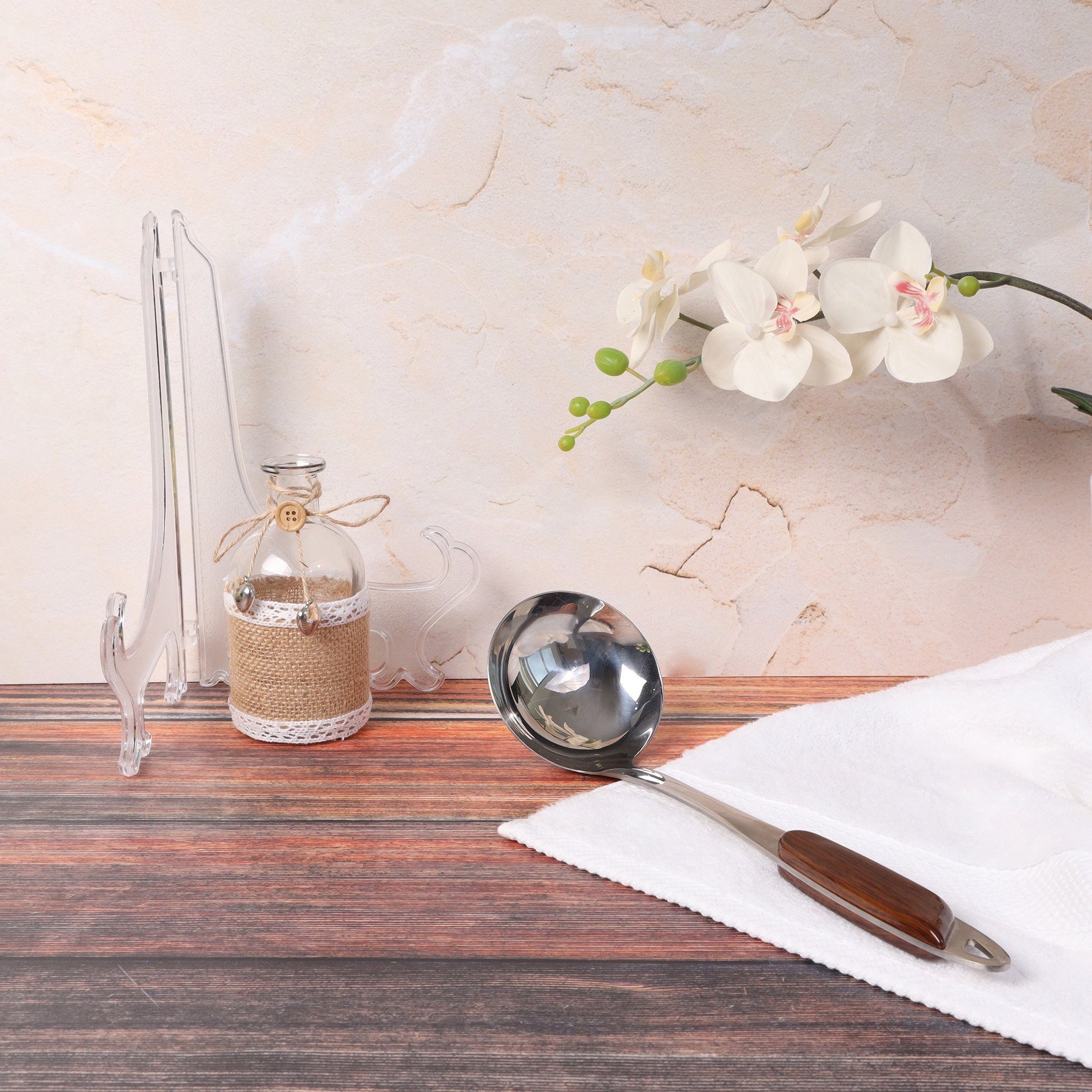 ملعقة حساء ستانلس ستيل بمقبض خشبي من رويال-hbxhomeware-hbxkitchen-image-1