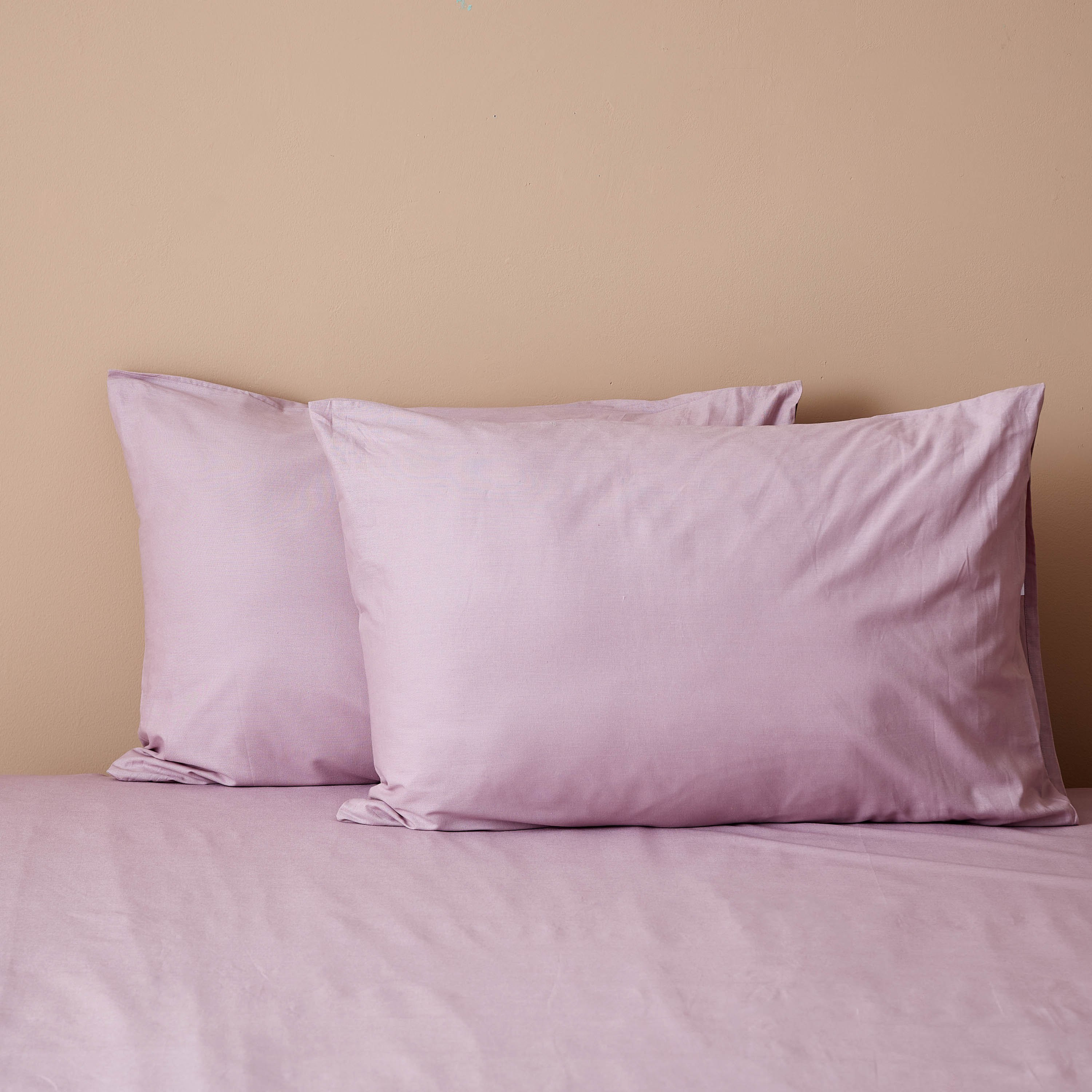طقم غطاء وسادة قطن سادة قطعتين من ويلينجتون- 50x75 سم-hbxhomeware-hbxbedroom-image-1