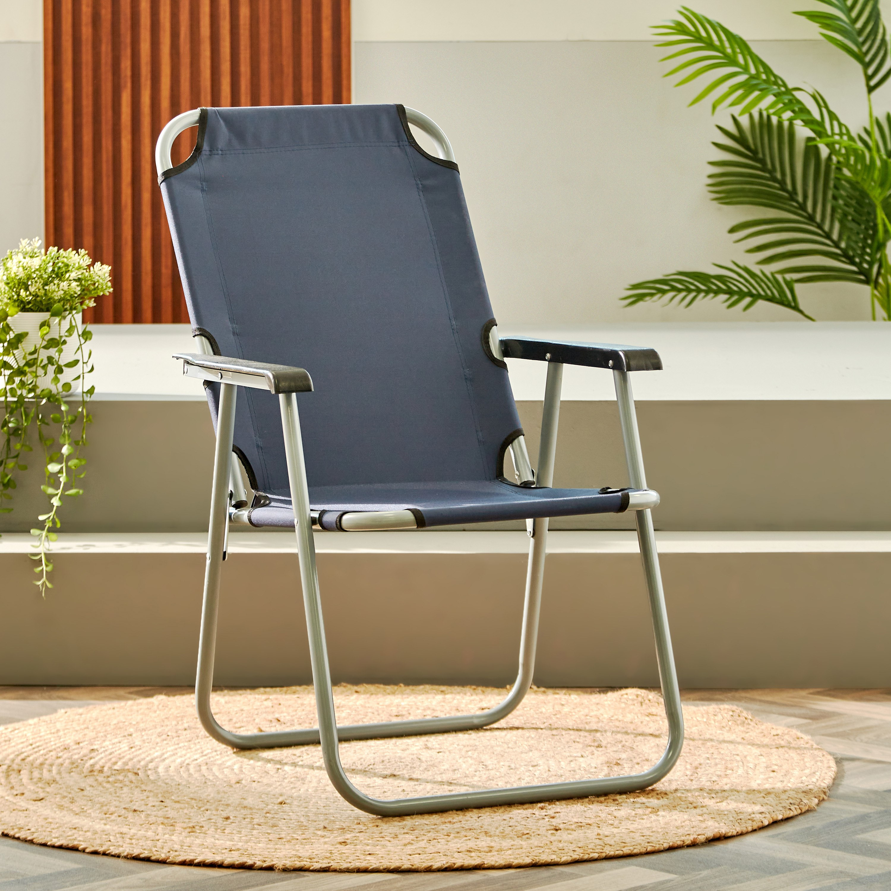 Folding patio hot sale chairs with cushions