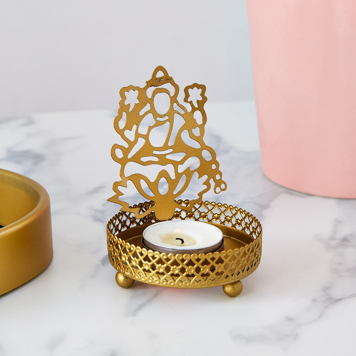 حامل شموع جانيش لاكشمي معدني بتصميم مفرغ من زوها - 8x8x8 سم-hbxlivingroom-decorandaccessories-candleholders-image-1