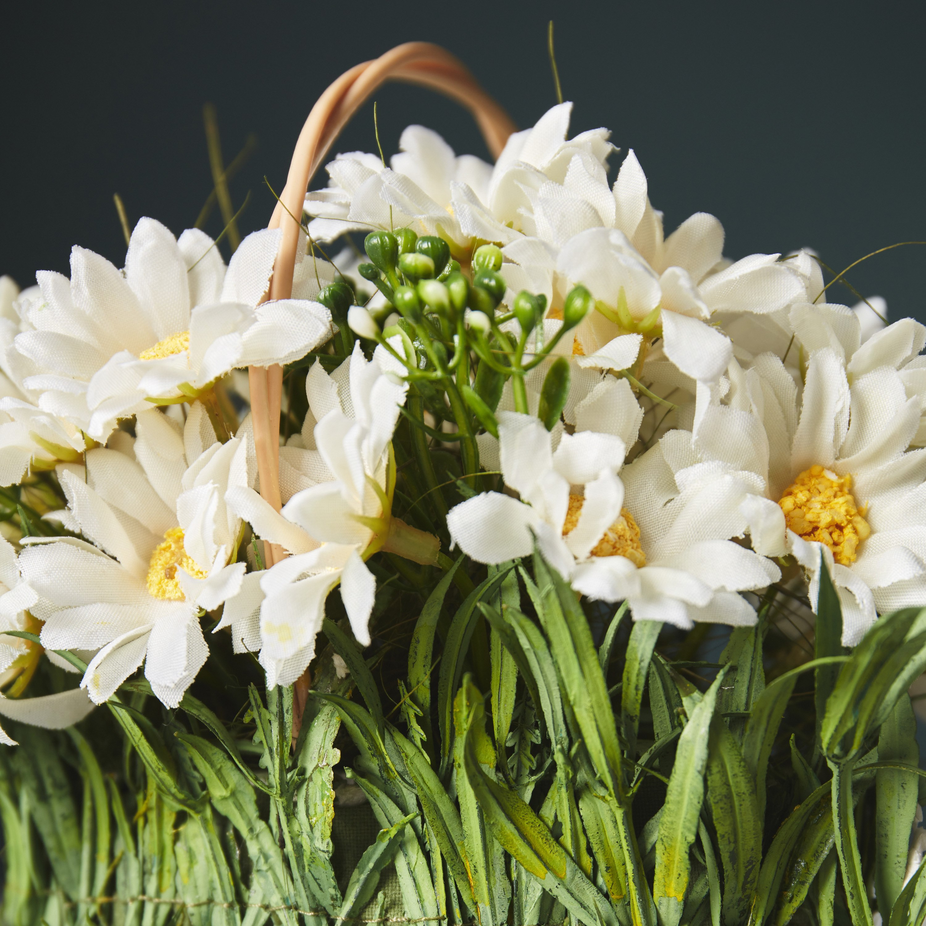 زهور أقحوان في سلة عشبية من آريس - 17x12x16 سم-hbxdecorandfurnishings-homeaccessories-artificialflowersandplants-image-3