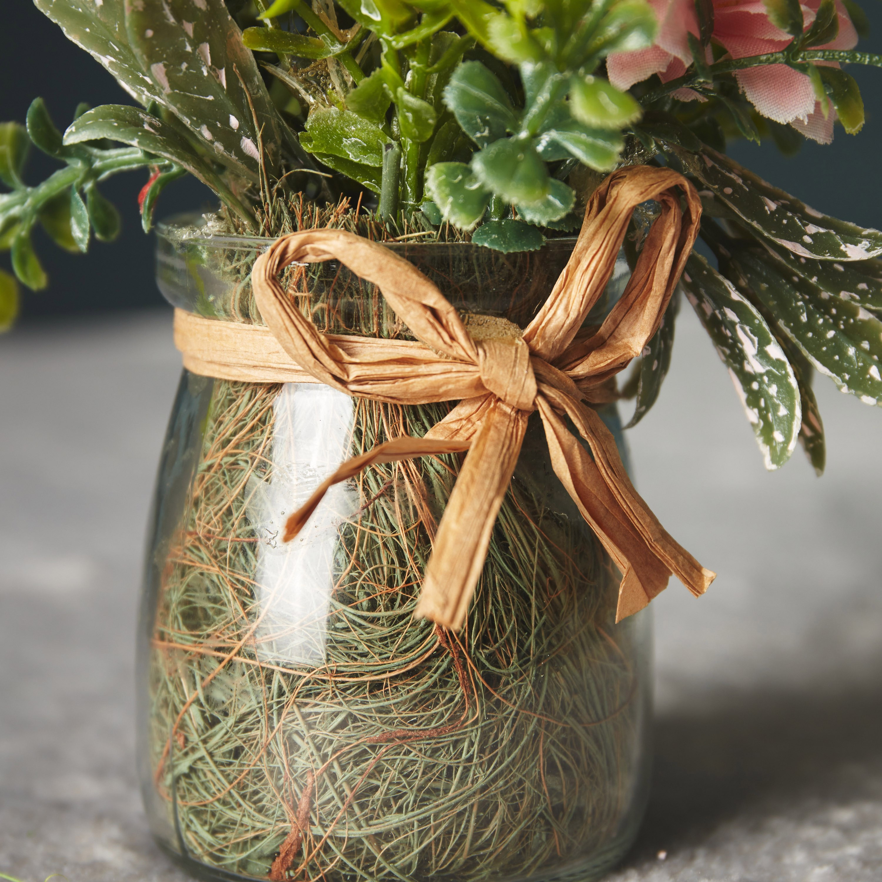 زهور أقحوان في إصيص زجاجي من آريس - 9x13 سم-hbxdecorandfurnishings-homeaccessories-artificialflowersandplants-image-3